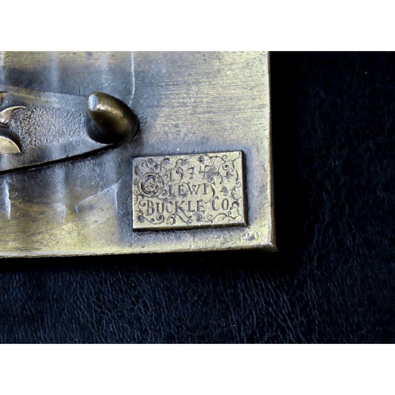 Vintage VINTAGE Lewis Buckle Co. Reserved For Patriots 100 Dollar Bill 1974 Belt Buckle Belt Buckle Adult Unisex Bronze 1970s Flags & Political Mens Womens Size ONE SIZE - 3 Thumbnail
