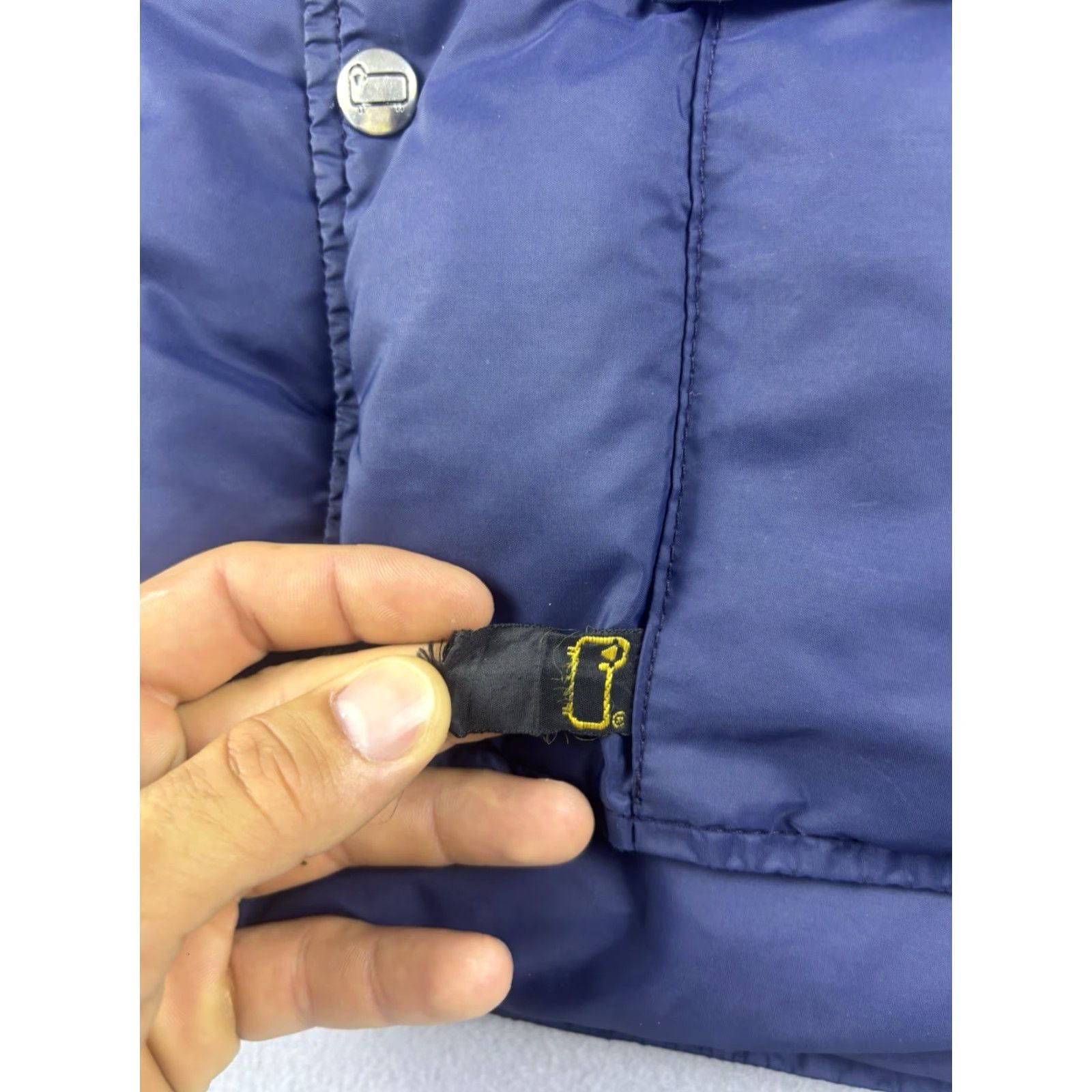 Vintage VINTAGE Woolrich Vest Men’s S Blue Down 90s Hiking Nylon Button Snap Short Puffer Jacket Base Title Size US S / EU 44-46 / 1 - 3 Thumbnail