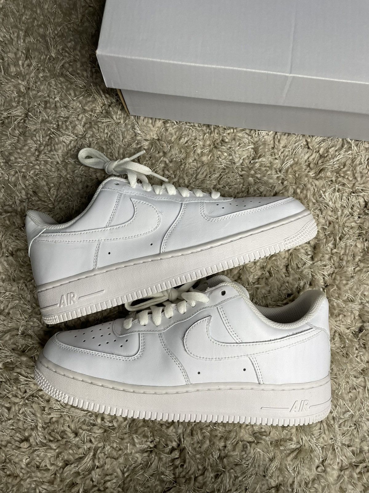 Nike Air Force 1 Triple White Size US 8.5 / EU 41-42 - 2 Thumbnail