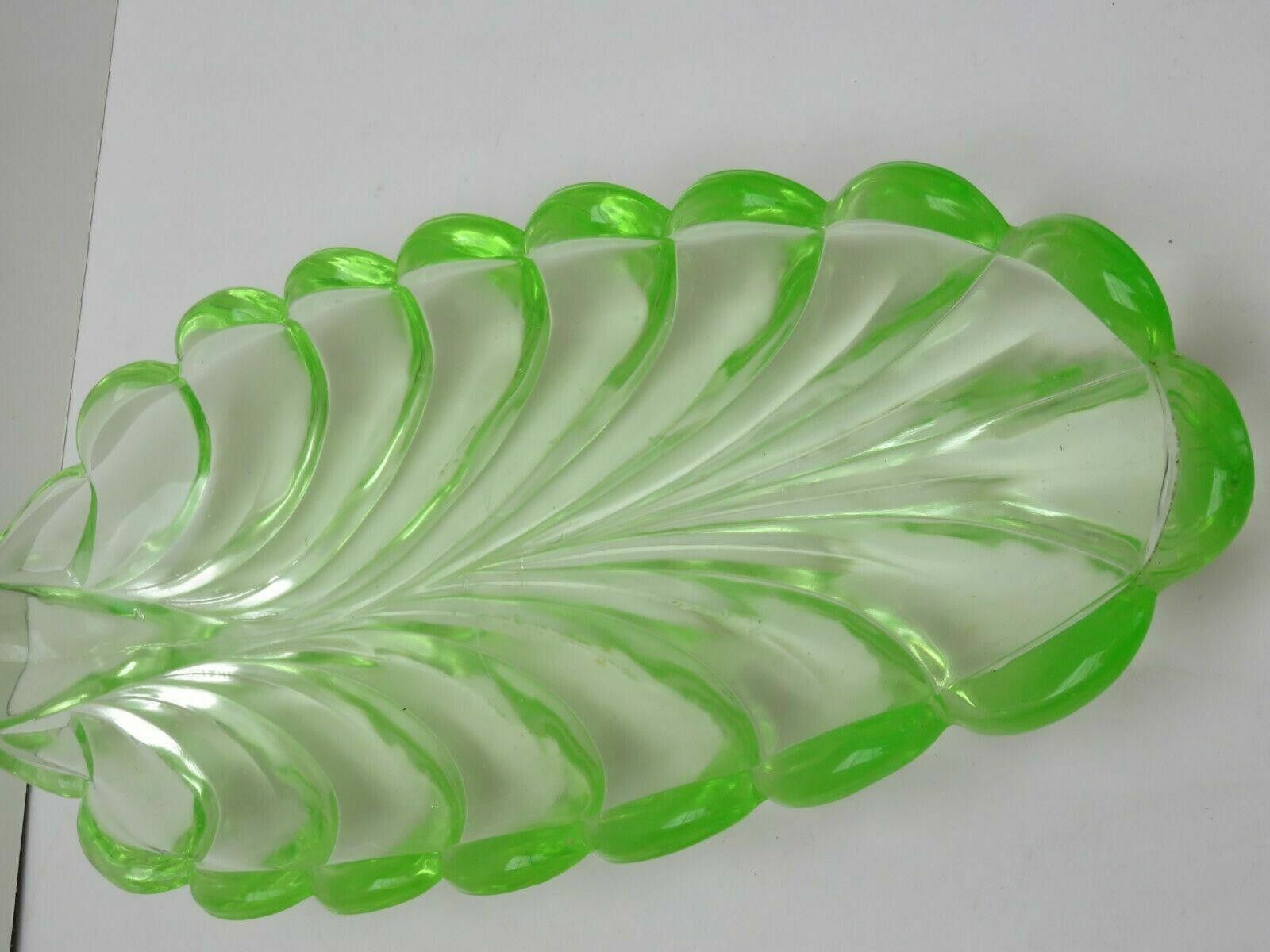 The Unbranded Brand Vintage Green Pressed Glass Serving Dishes 1 1/2" Size ONE SIZE - 4 Thumbnail