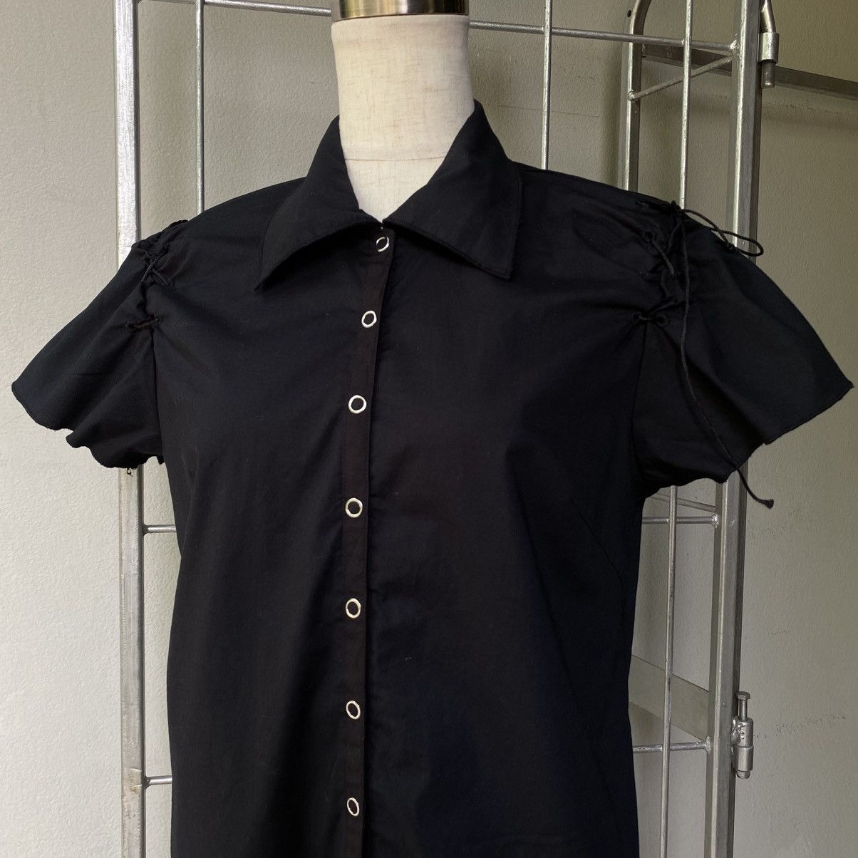 Enrico Coveri ENRICO COVERING Black Puff Sleeve Eyelet Shirt Size M / US 6-8 / IT 42-44 - 14 Thumbnail