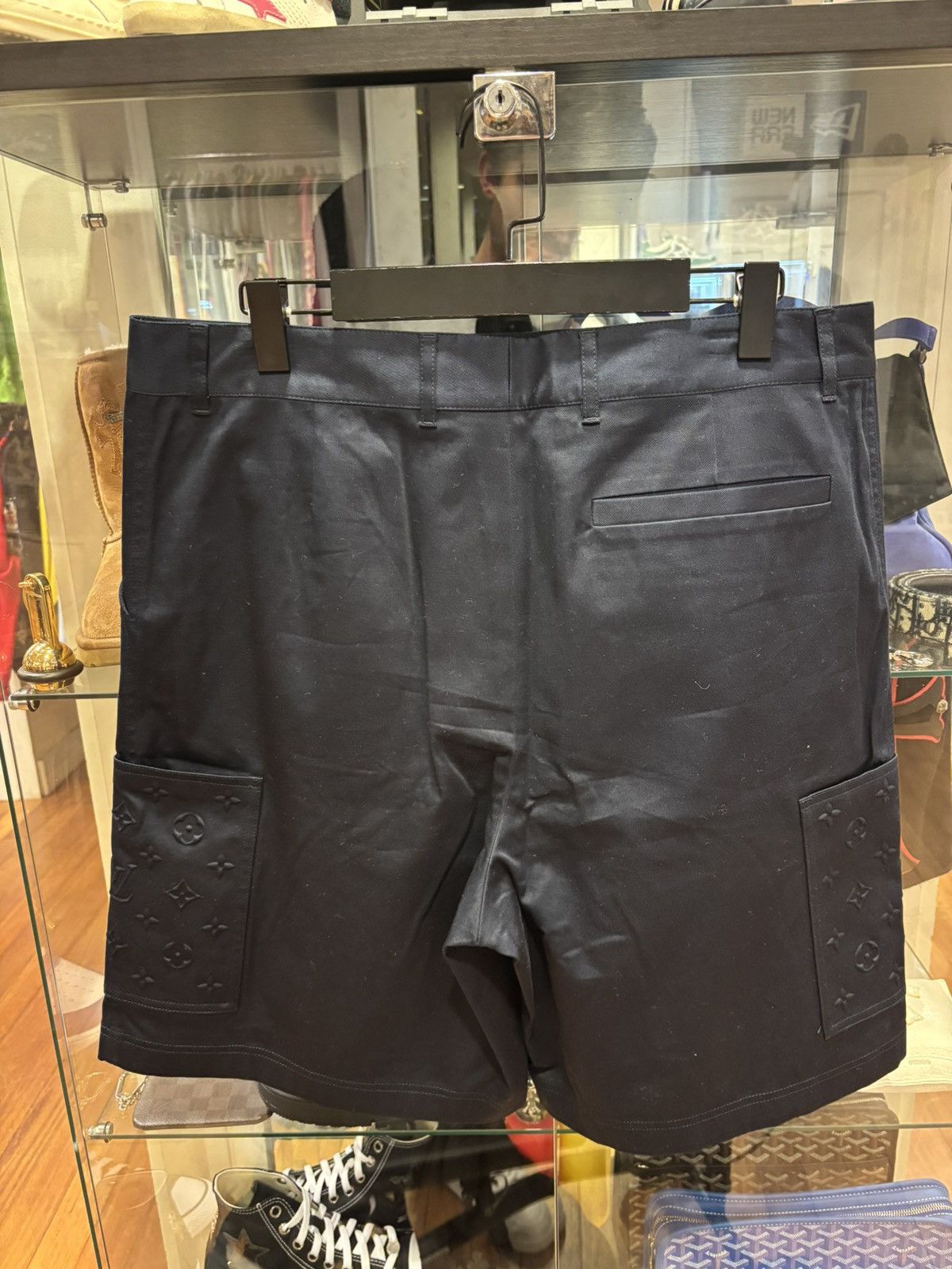 Louis Vuitton Louis Vuitton Embossed Cargo Short Size US 34 / EU 50 - 2 Thumbnail