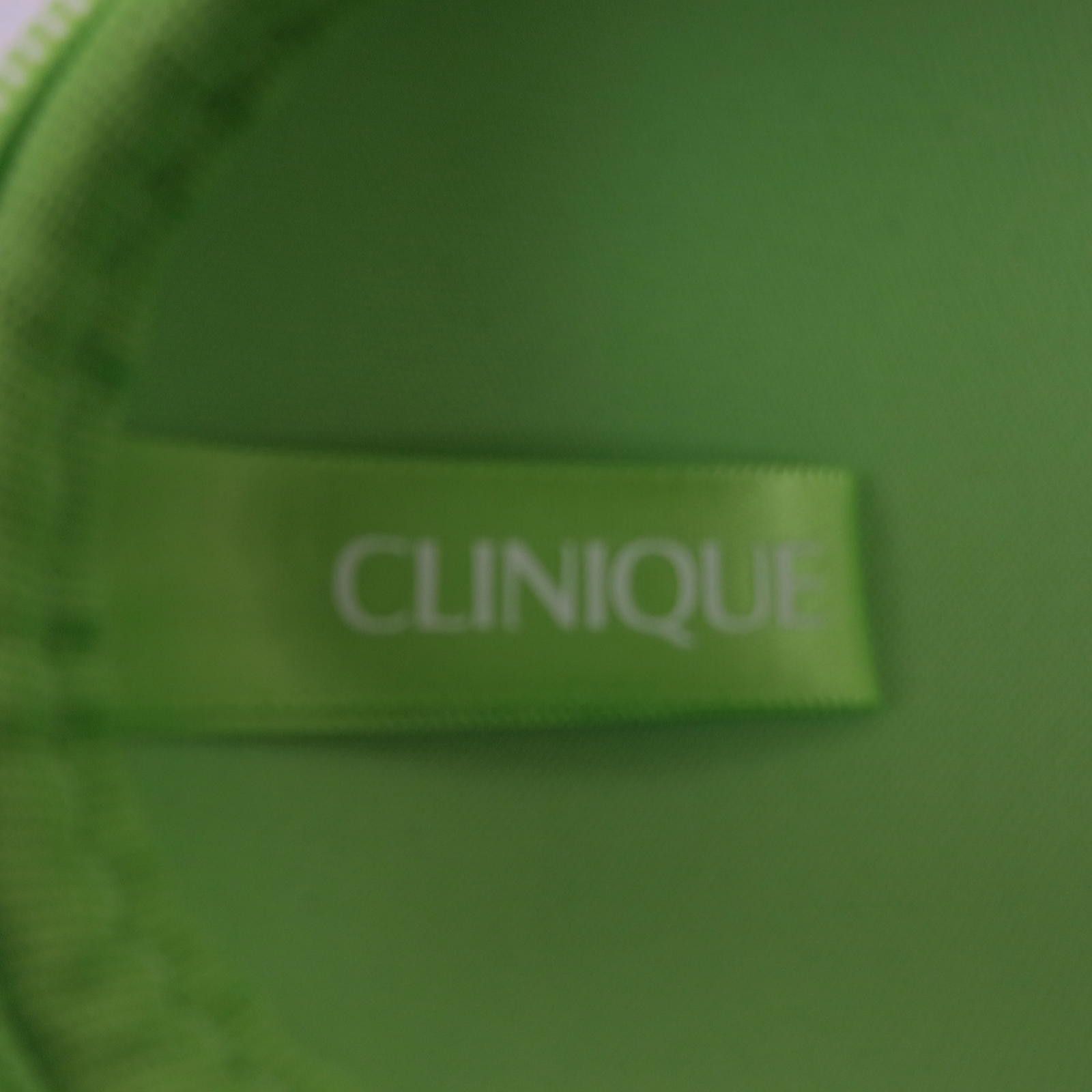 Clique Clinique Green Hardbody Pill-Shaped Cosmetic Case Bag Size ONE SIZE - 4 Thumbnail