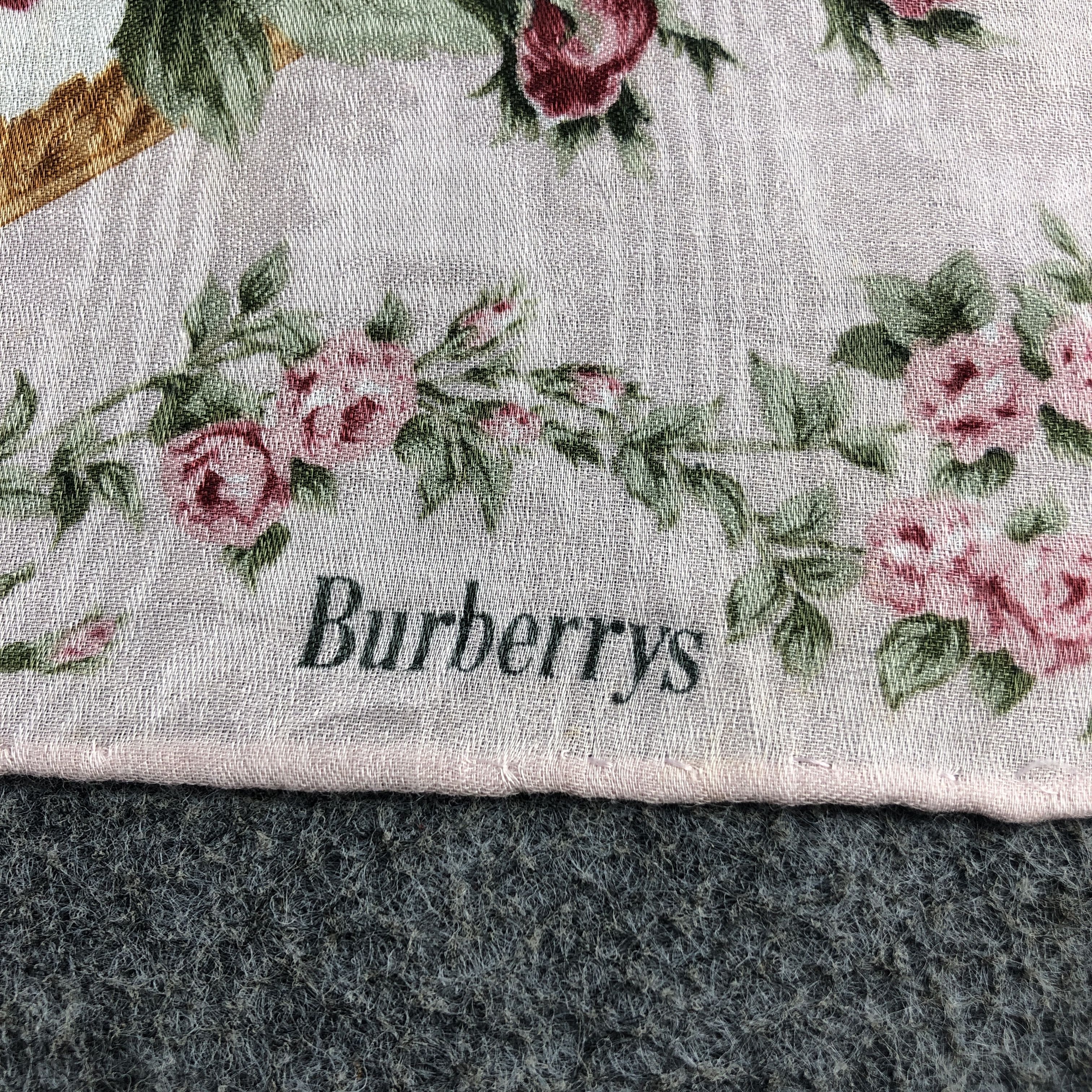 Burberry Burberrys Nova Check Handkerchief Bandana Neckerchief H2646 Size ONE SIZE - 3 Thumbnail