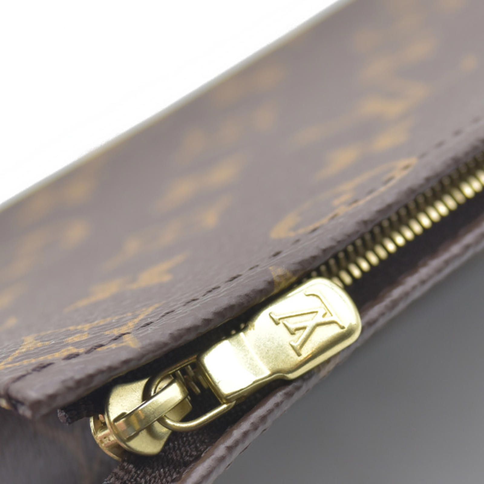 Louis Vuitton $885 Louis Vuitton Monogram Toiletry Pouch 19 Red RFID Size ONE SIZE - 12 Thumbnail