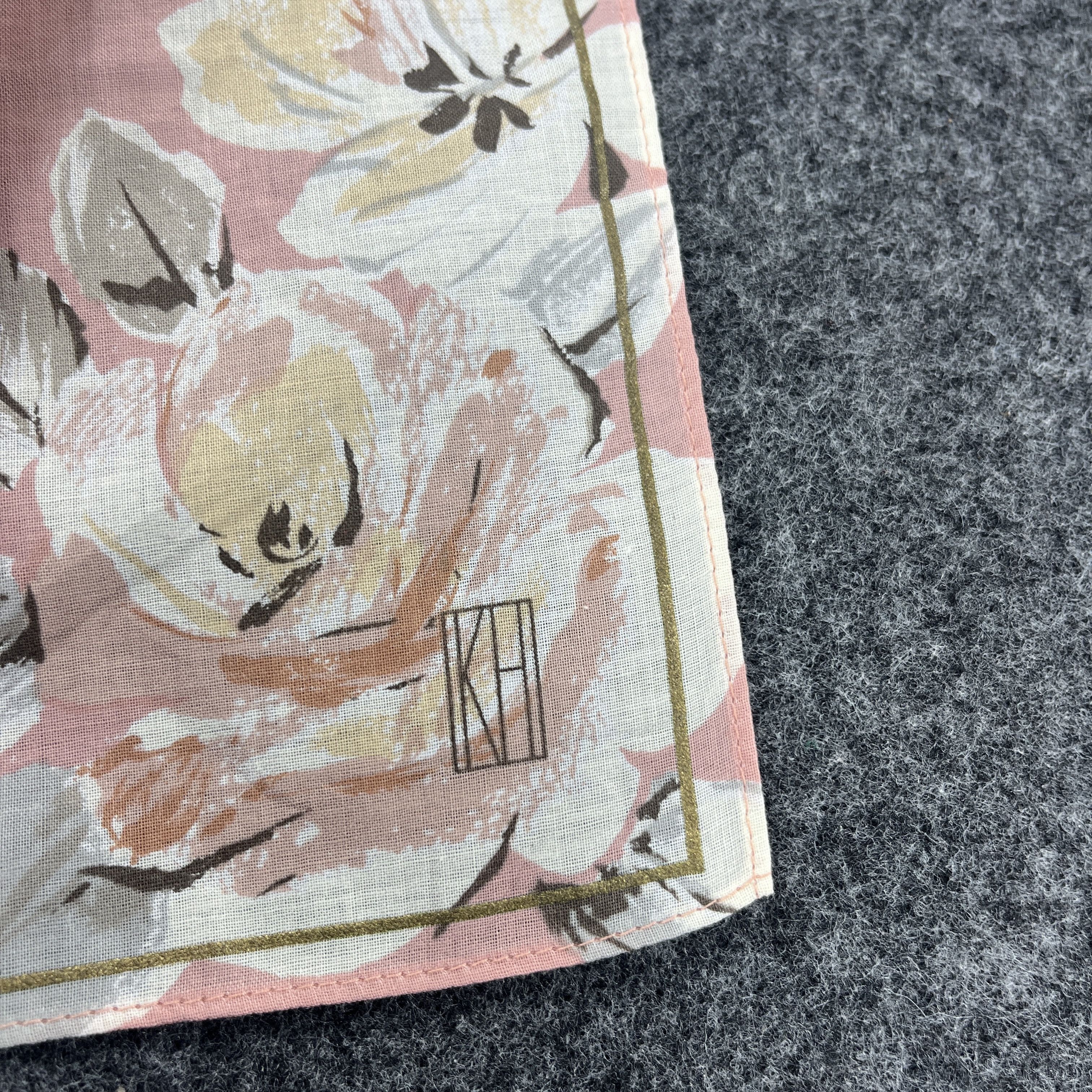 Katharine Hamnett London Katharine Hamnett London Handkerchief / Neckerchief B244 Size ONE SIZE - 9 Thumbnail