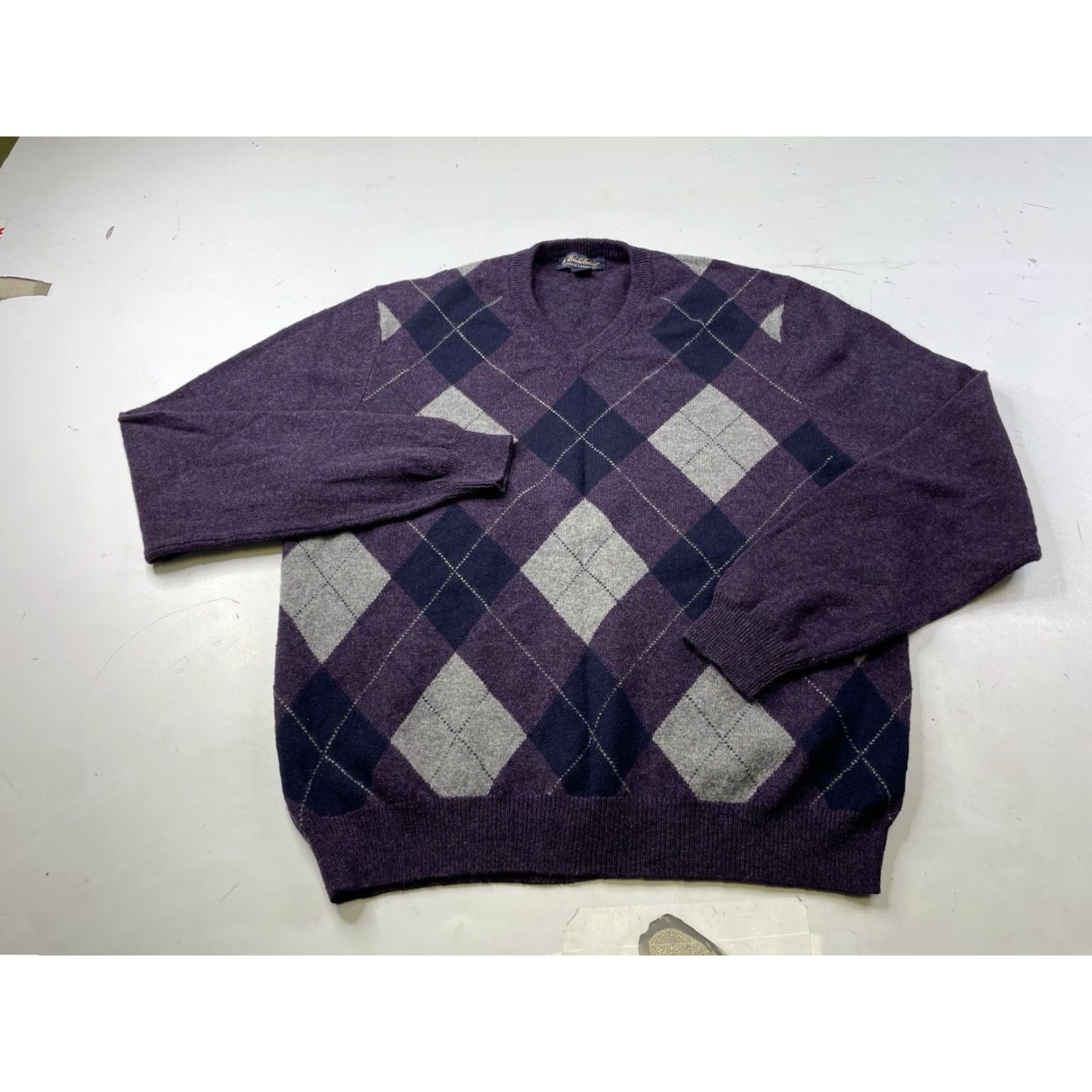 Brooks Brothers **BROOKS BROTHERS XL WOOL V-NECK CLASSIC PULLOVER** User: BROOKS BROTHERS XL WOOL V-NECK CLASSIC PULLOVER Size US XL / EU 56 / 4 - 2 Thumbnail