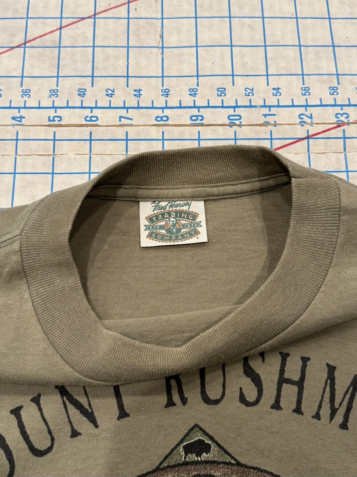 Vintage Vintage Mount Rushmore Graphic Tee Mens Size Large USA Made Size US L / EU 52-54 / 3 - 7 Thumbnail