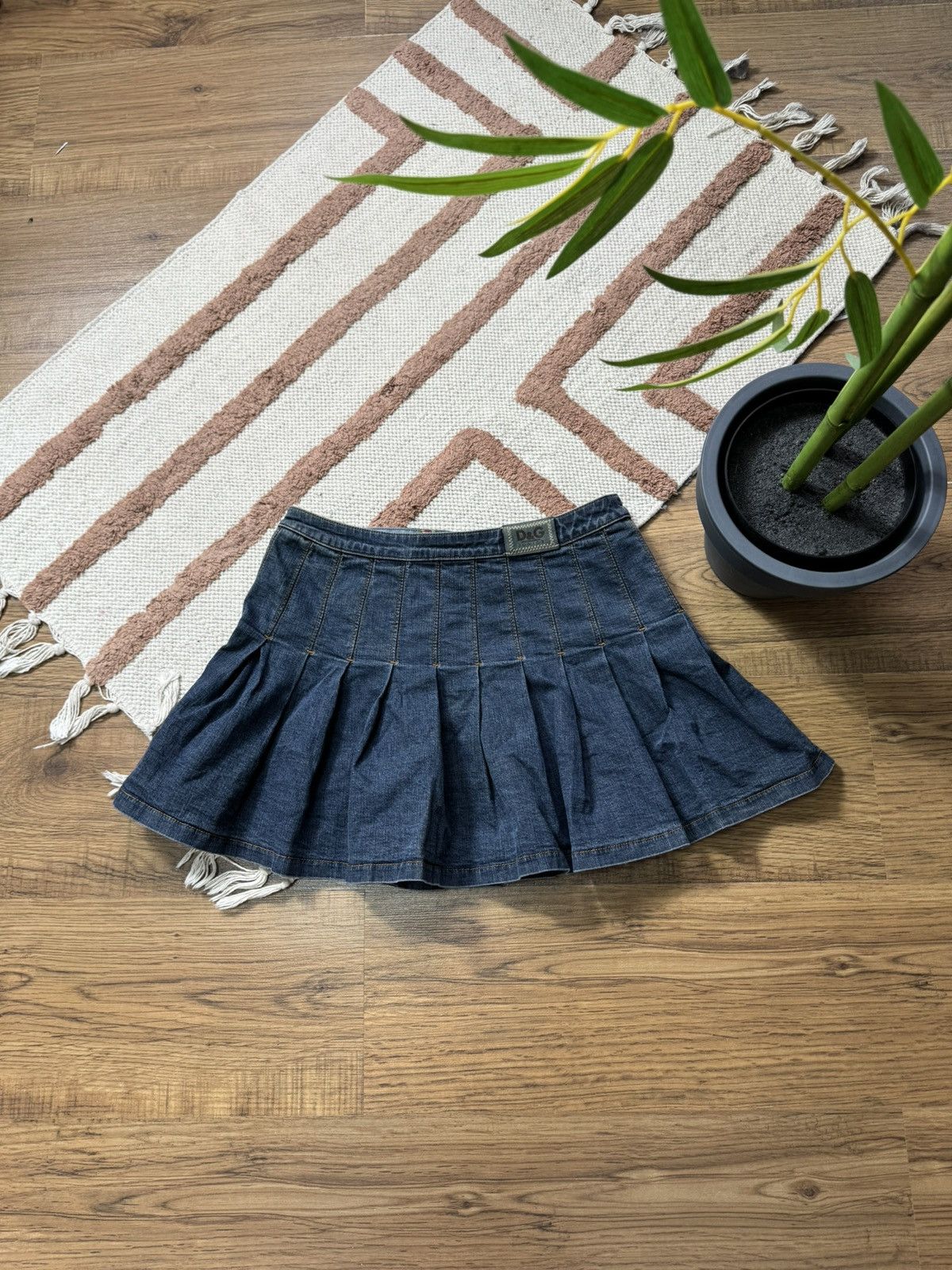 Dolce & Gabbana VINTAGE DOLCE&GABBANA 2000s MINI PLEATED SKIRT Size 28" / US 6 / IT 42 - 4 Thumbnail