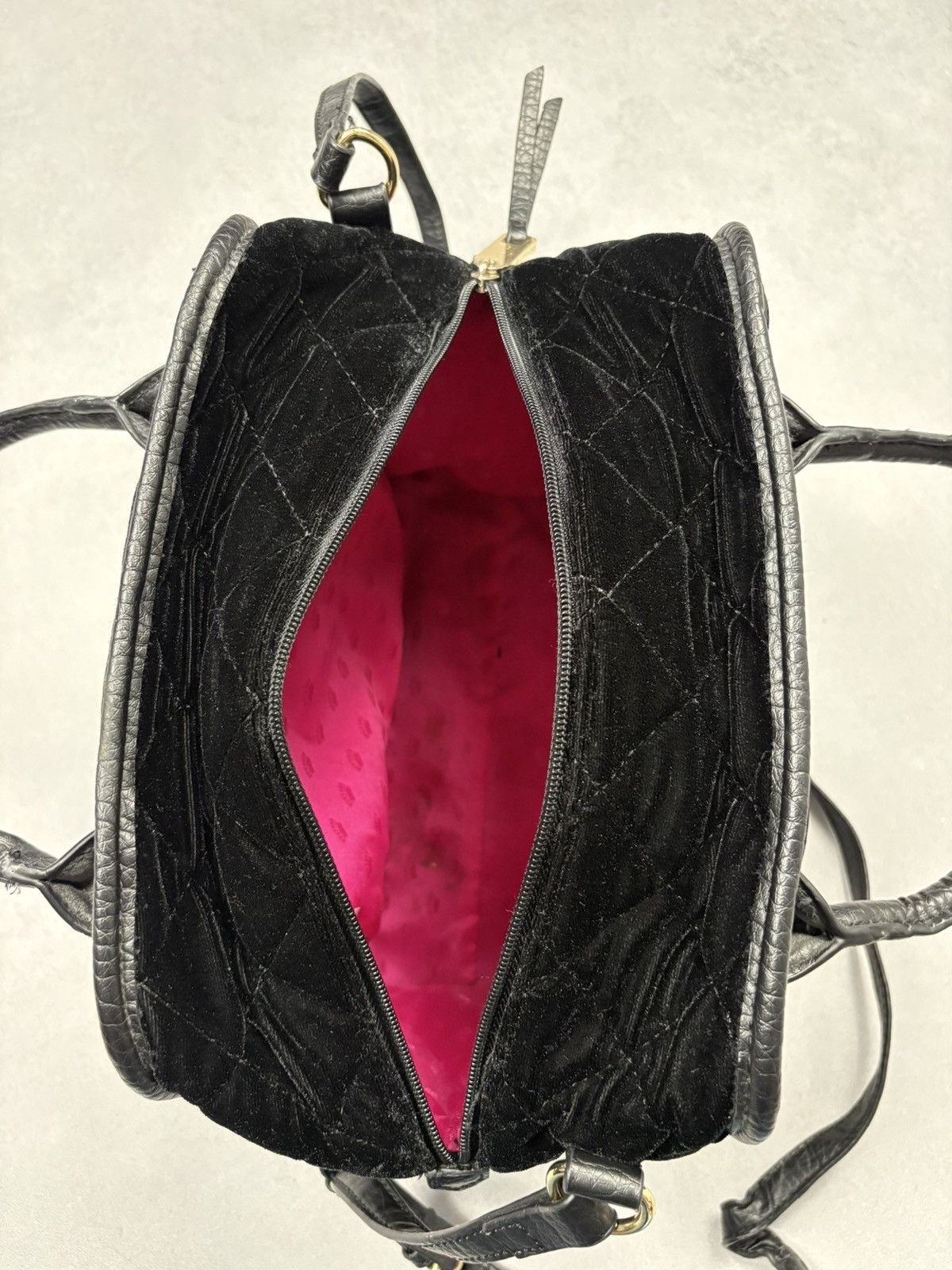 Juicy Couture Juicy Couture Vintage Velvet Heart Shoulder Crossbody Bag Size ONE SIZE - 21 Thumbnail