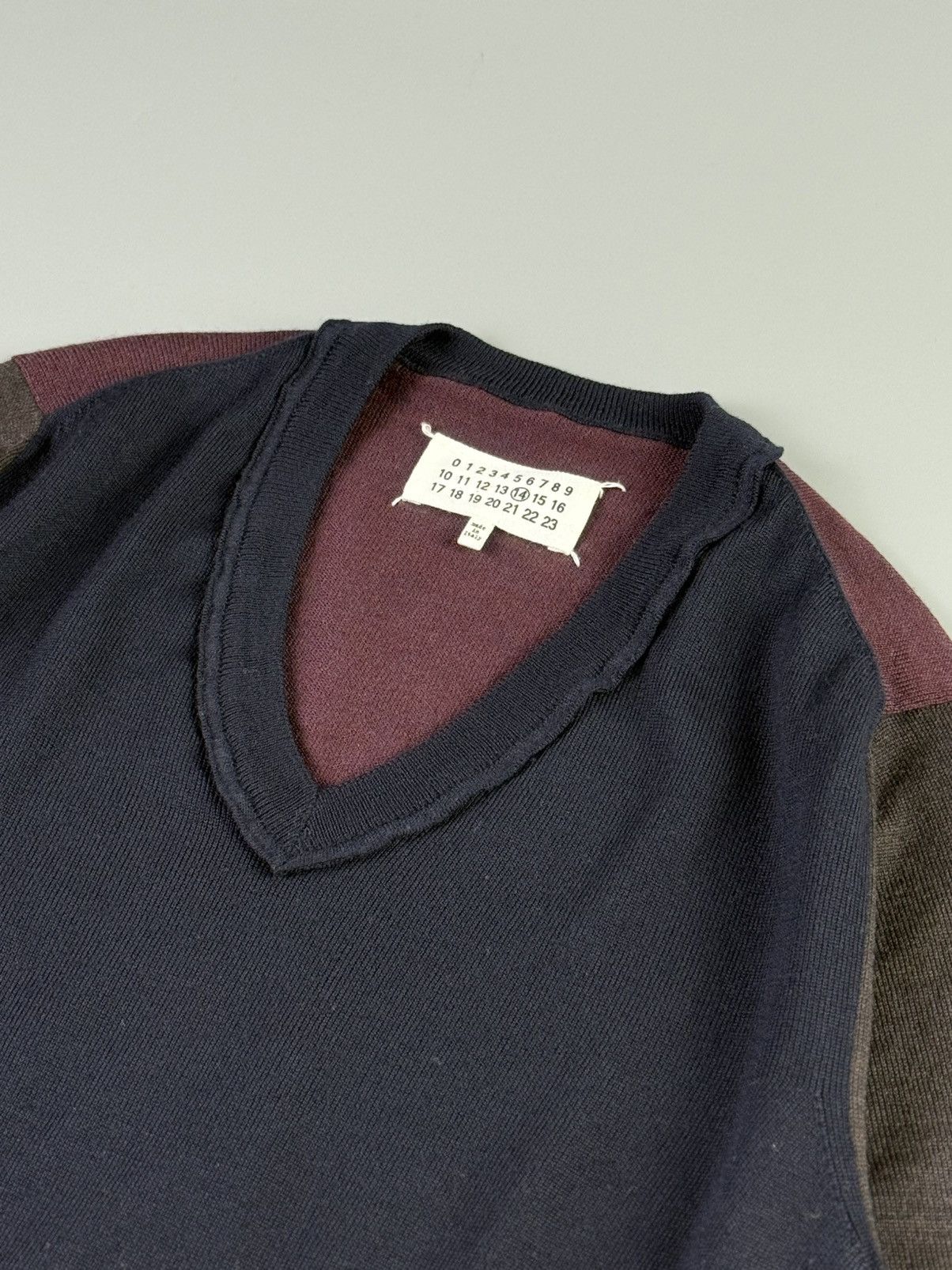 Maison Margiela Maison Margiela - A/W15 - Tricolor V-neck Knit Sweater Size US S / EU 44-46 / 1 - 4 Thumbnail