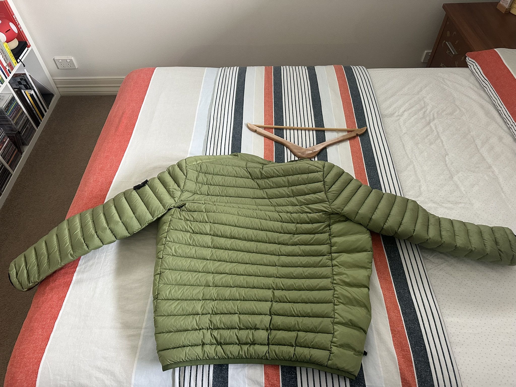 Stone Island Stone Island Men's Lightweight Hooded Down Jacket Size US S / EU 44-46 / 1 - 7 Thumbnail