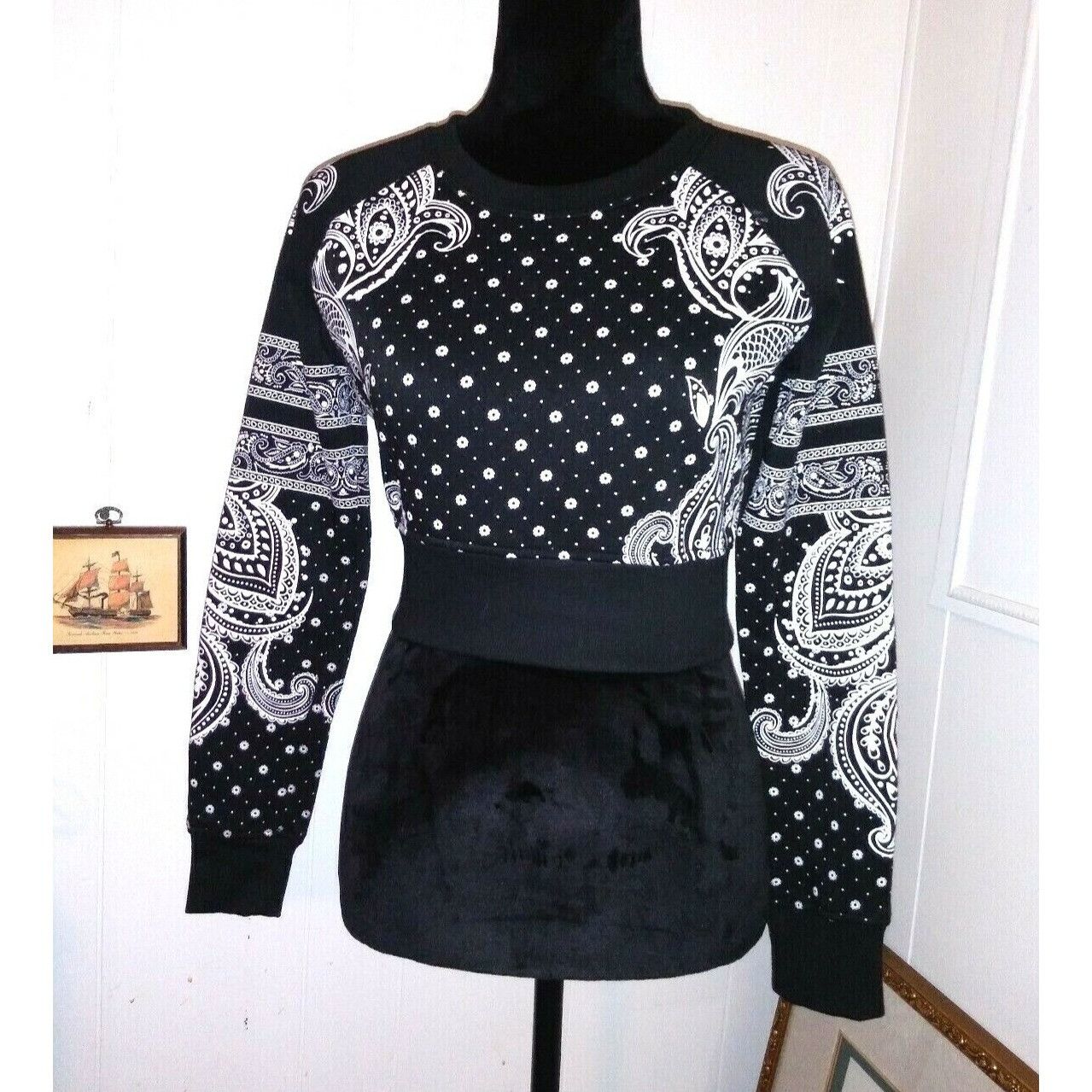 Vintage sweater sweatshirt Pullover Paisley cropped top Sz S/M Size M / US 6-8 / IT 42-44 - 1 Thumbnail