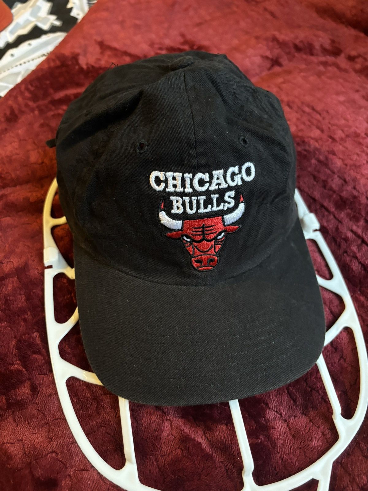 NBA × Twins Vintage 90’s NBA Chicago Bulls Embroidered Cap Size ONE SIZE - 1 Thumbnail