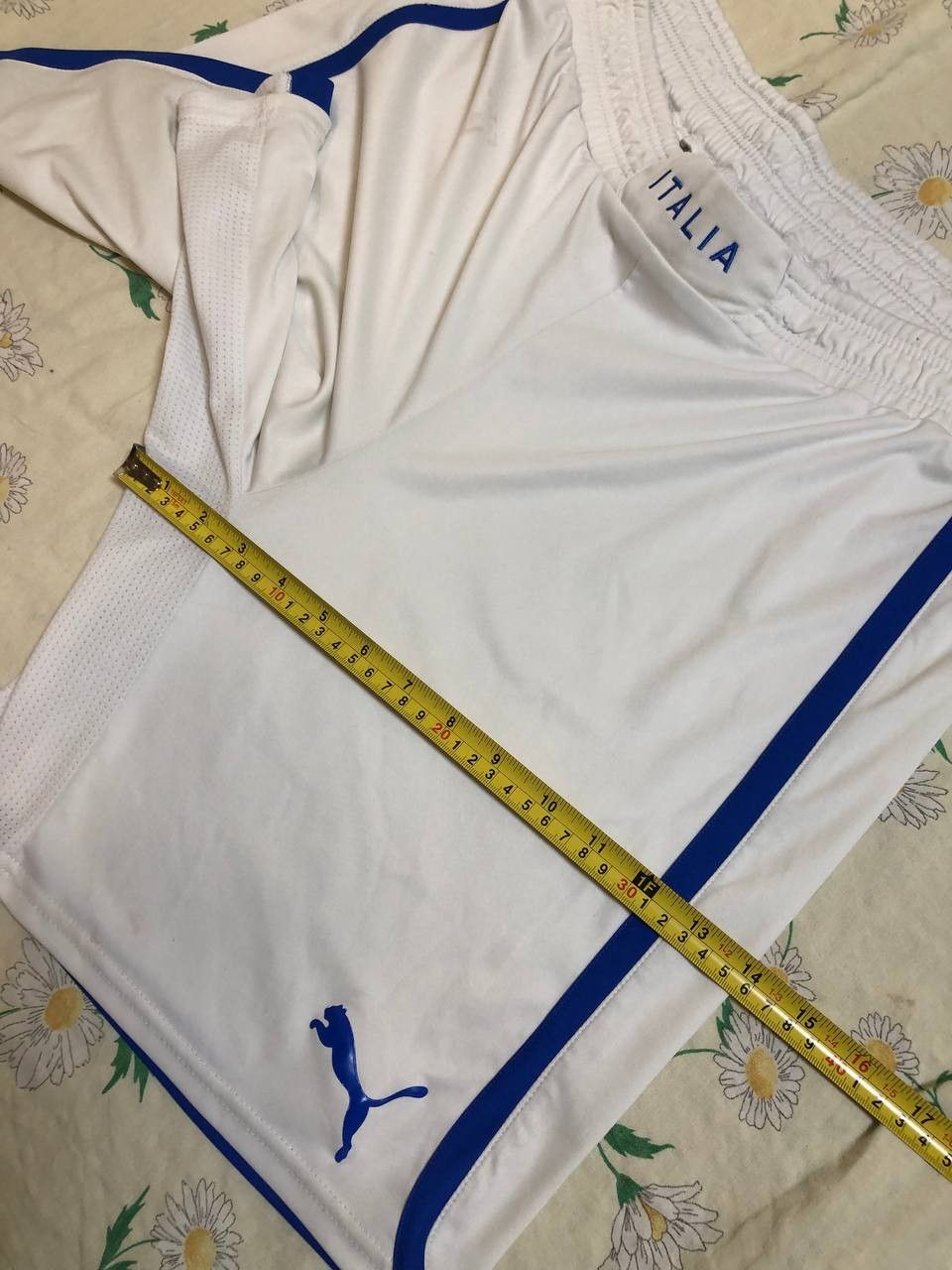 Puma ITALY 2012/2013 AWAY FOOTBALL SHORTS PUMA SIZE L ADULT Size US 34 / EU 50 - 9 Thumbnail