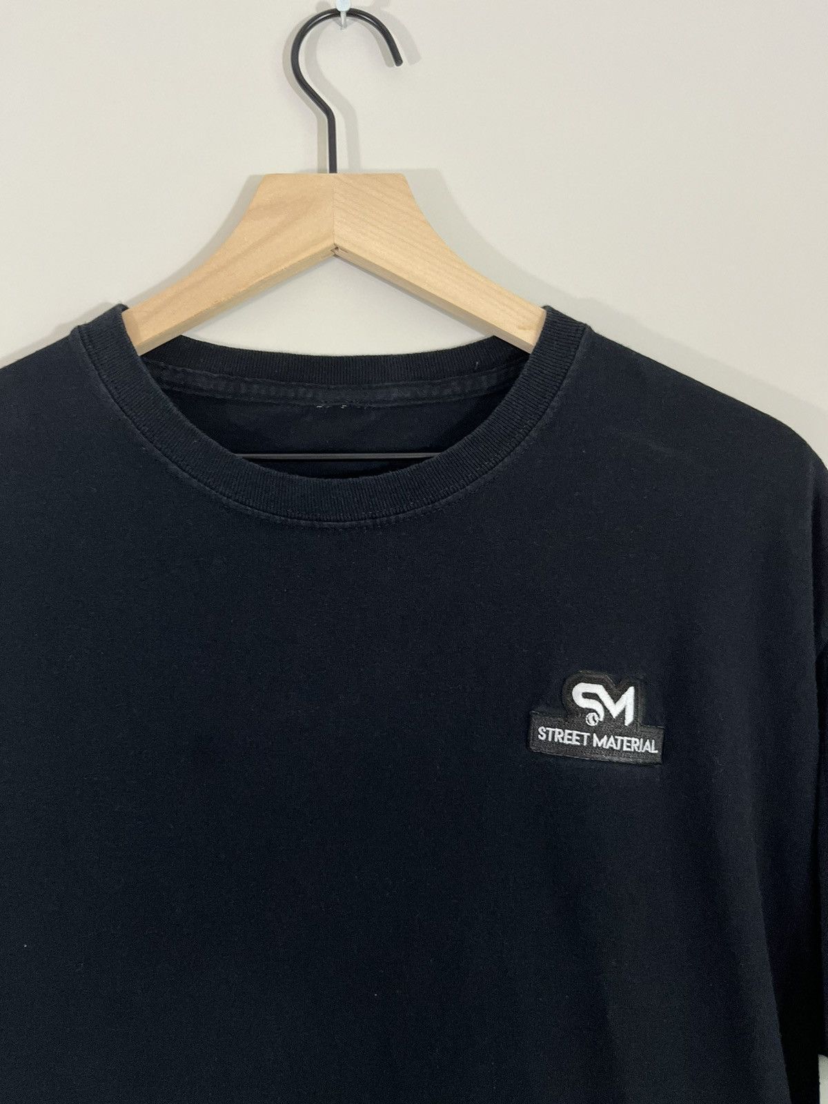 Vintage STREET MATERIAL Faded Black Y2K Tee Size US L / EU 52-54 / 3 - 3 Thumbnail