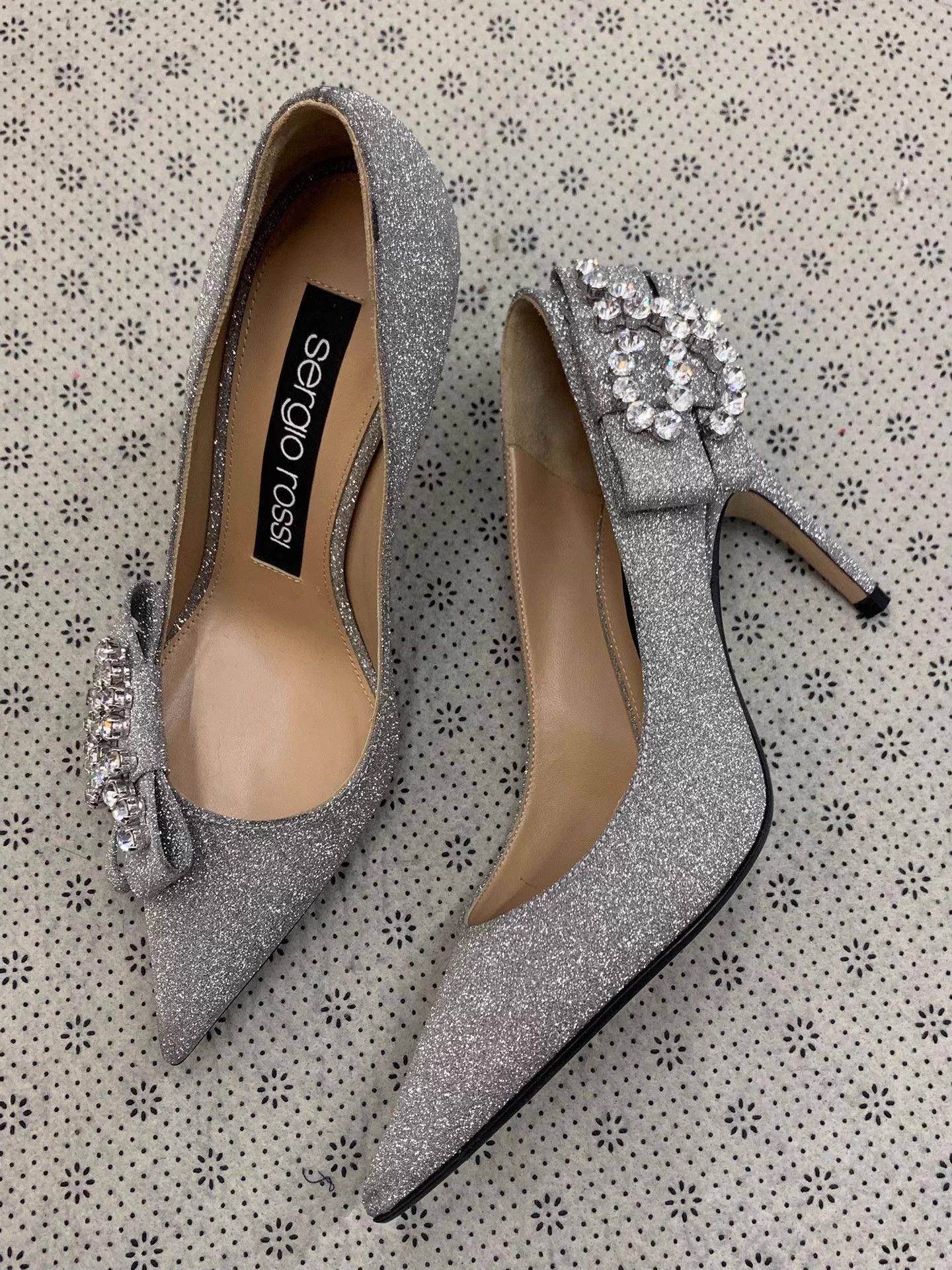 Sergio Rossi Sergio Rossi Silver Iridescent Bow Crystal Pumps 35.5 Size US 4.5 / IT 34.5 - 2 Thumbnail