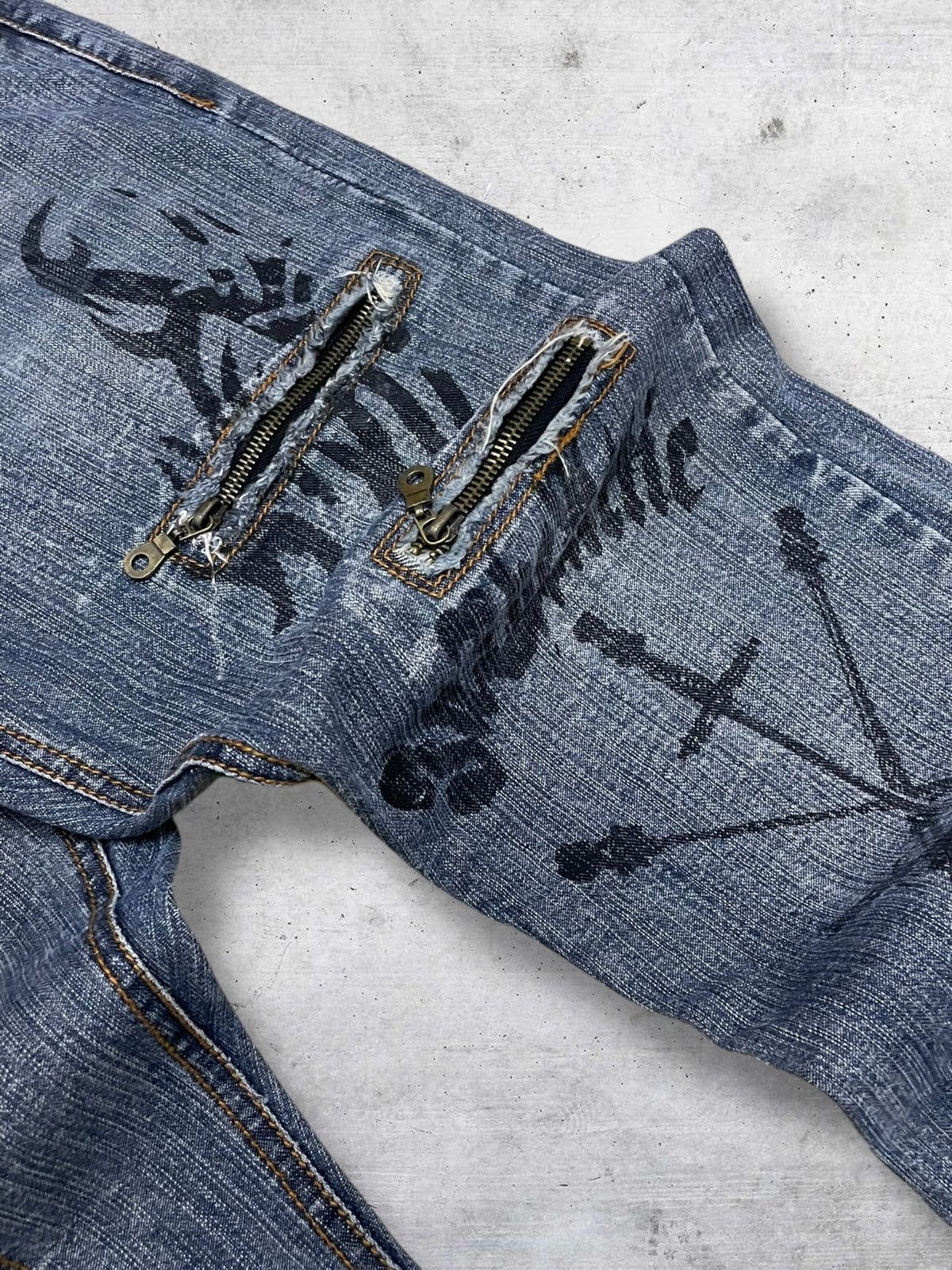 In The Attic VINTAGE IN THE ATTIC JAPAN 90S ARCHIVE DEAD OR ALIVE DENIM Size US 33 - 10 Thumbnail