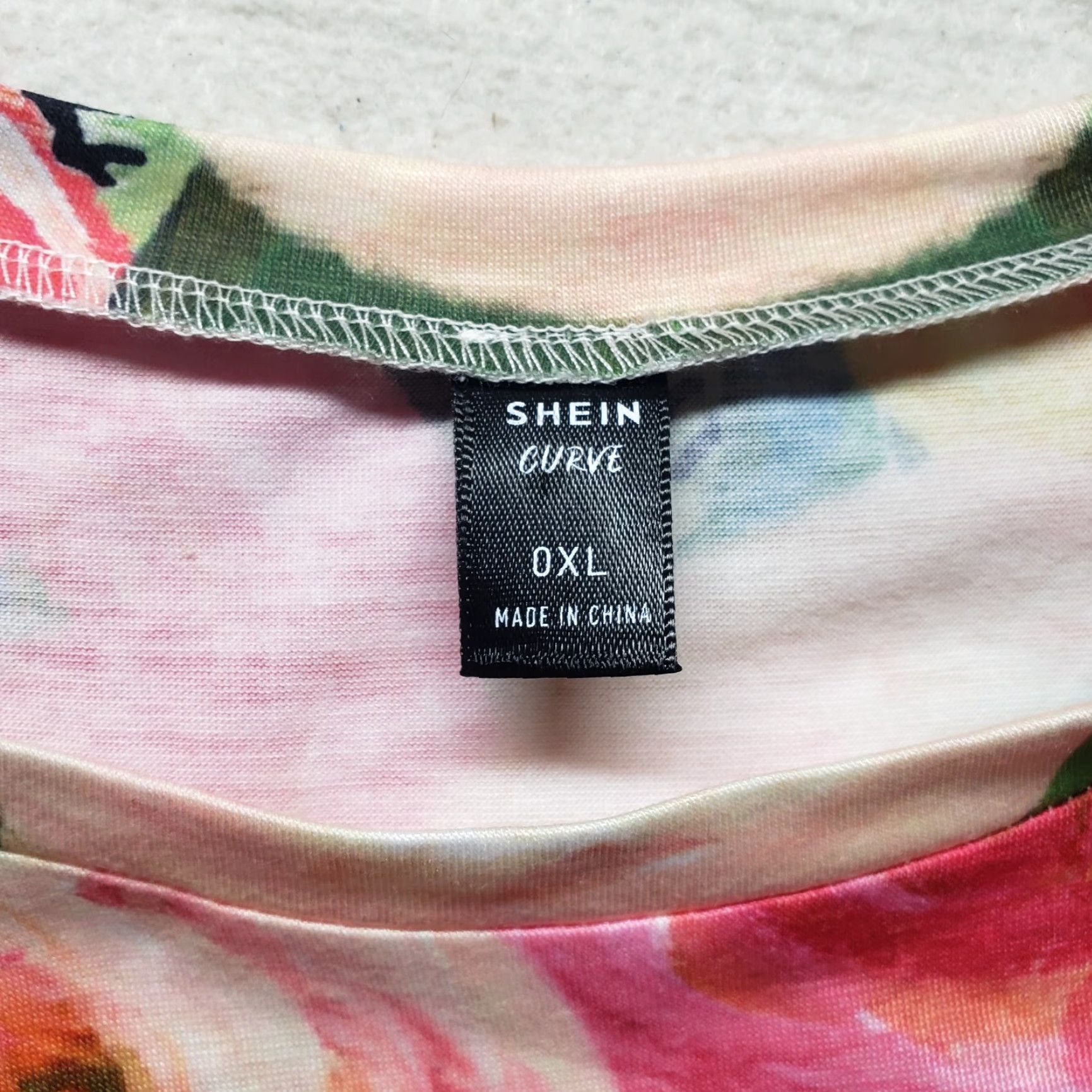 Shein SheIn Shirt Adult Women's Size 0XL Black Floral Short Sleeve Blouse Plus 100% Polyester Womens 90s Flower Theme Size L / US 10 / IT 46 - 3 Thumbnail
