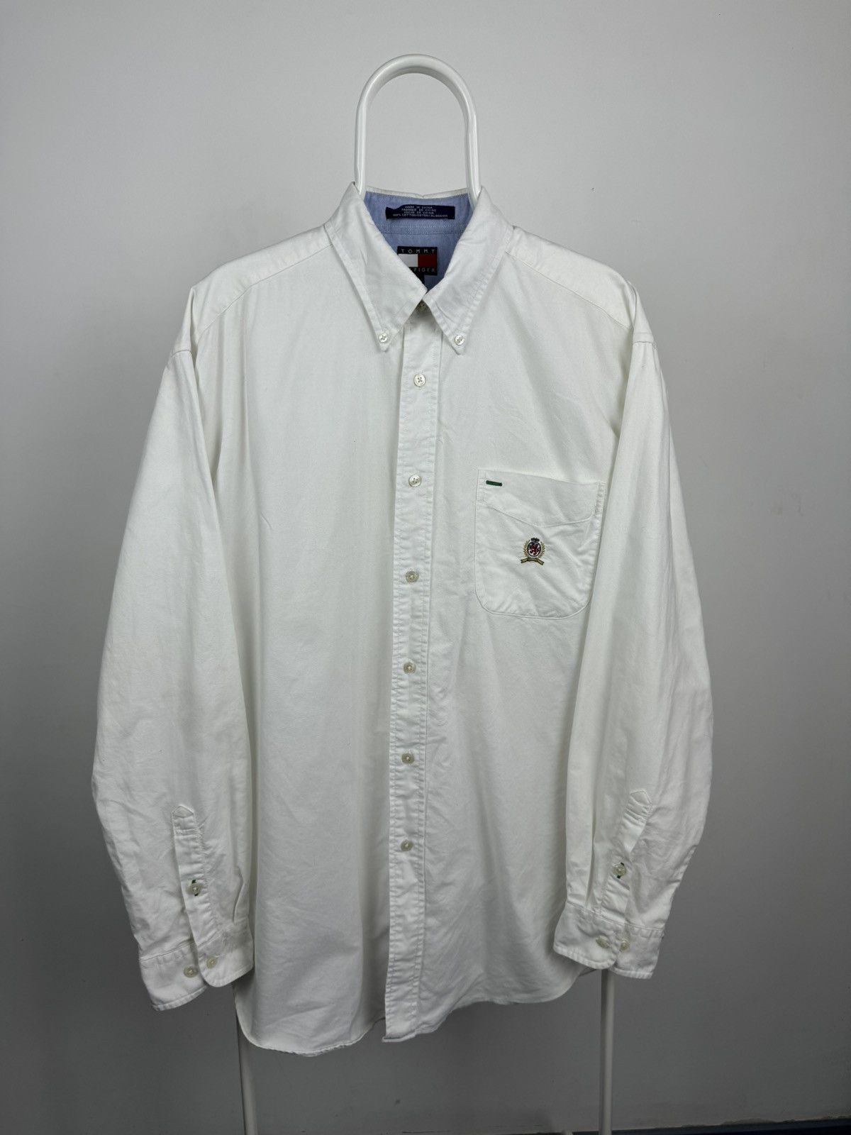 Tommy Hilfiger × Vintage Vintage Tommy Hilfiger Small Pocket Logo Shirt Size US L / EU 52-54 / 3 - 1 Thumbnail