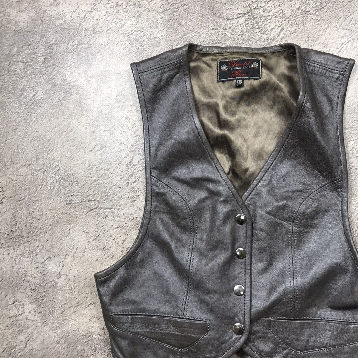 Vintage Vintage Y2K Leather Vest Streetwear Minimalist Black Slim S Size S / US 4 / IT 40 - 2 Thumbnail