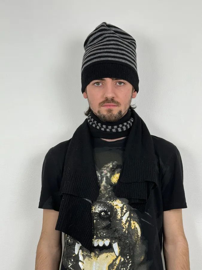 Dolce & Gabbana 2010s Dolce & Gabbana Grey & Black Striped Beanie & Scarf Set Size ONE SIZE - 2 Thumbnail