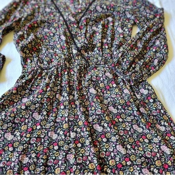 Loft Ann Taylor Loft Black Floral Long Sleeve Sz. M Romper Size 30" / US 8 / IT 44 - 6 Thumbnail