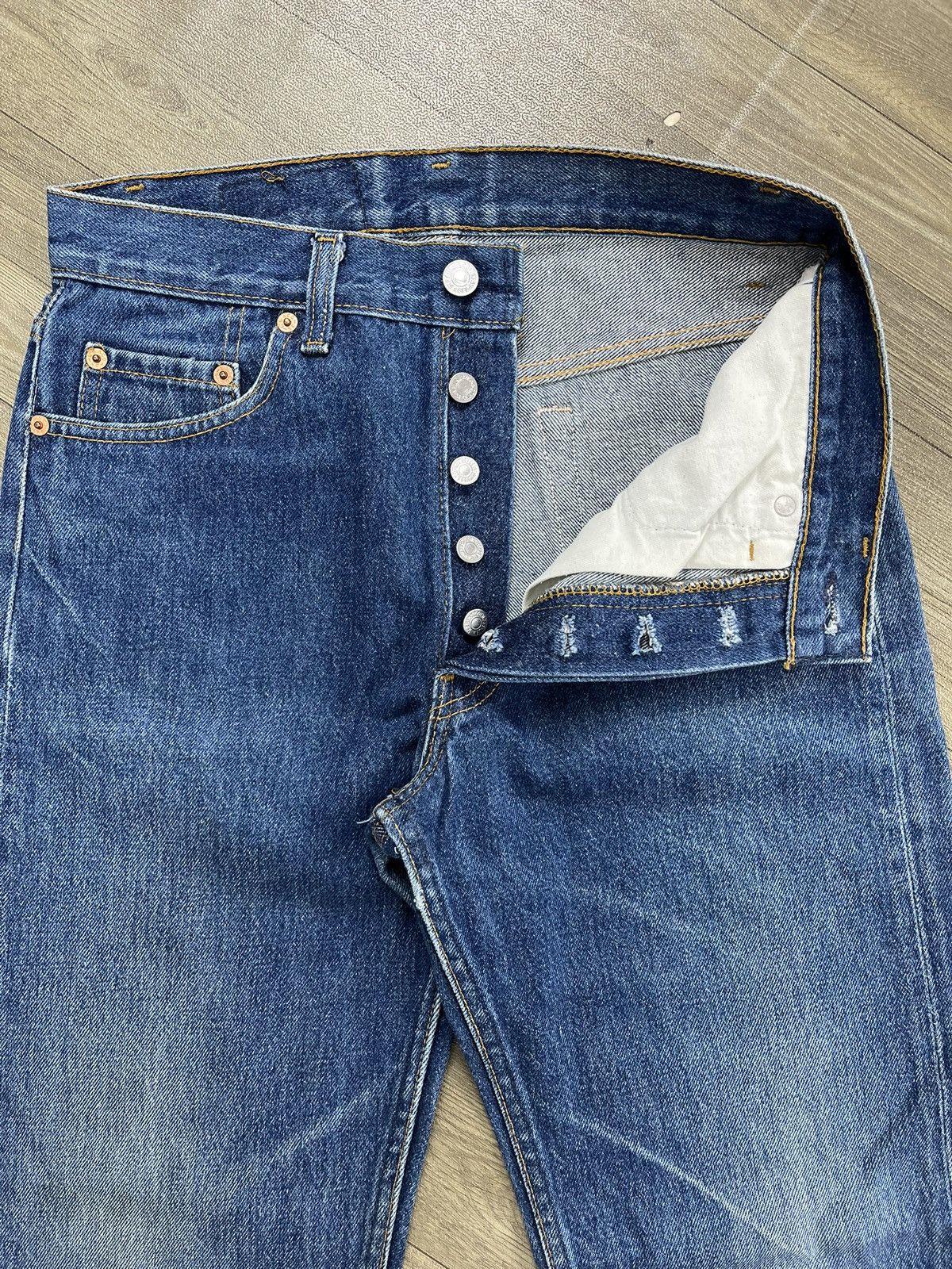 Levi's Vintage Clothing 🇺🇸1990s Vintage Levis 501XX 30x32 Distressed Faded Blue Jeans Size US 30 / EU 46 - 9 Thumbnail