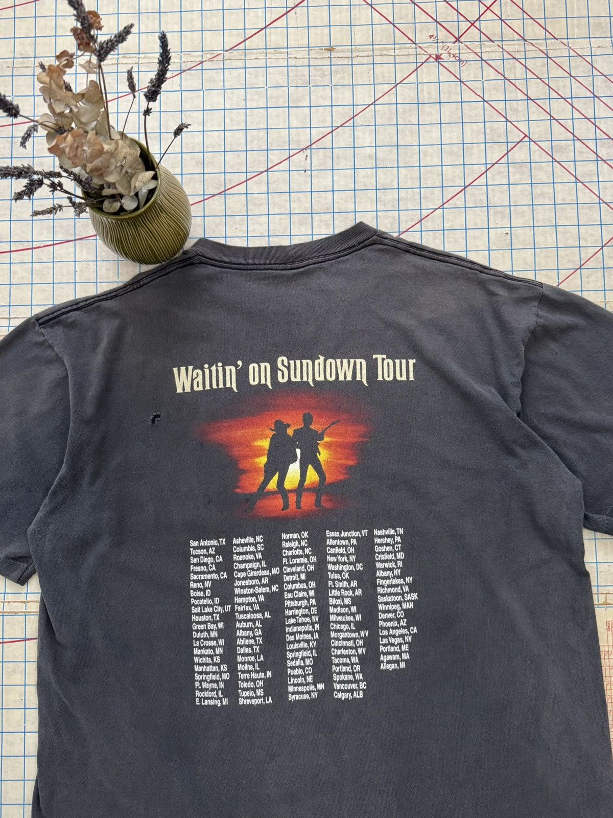 Band Tees × Vintage Vintage Brooks & Dunn Faded Black Waiting On Sundown Tour Te Size US XXL / EU 58 / 5 - 14 Thumbnail