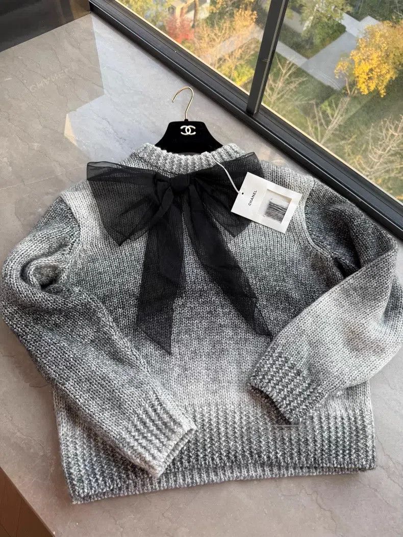 Chanel Chanel 25k bow brooch sweater Size XS / US 0-2 / IT 36-38 - 1 Thumbnail