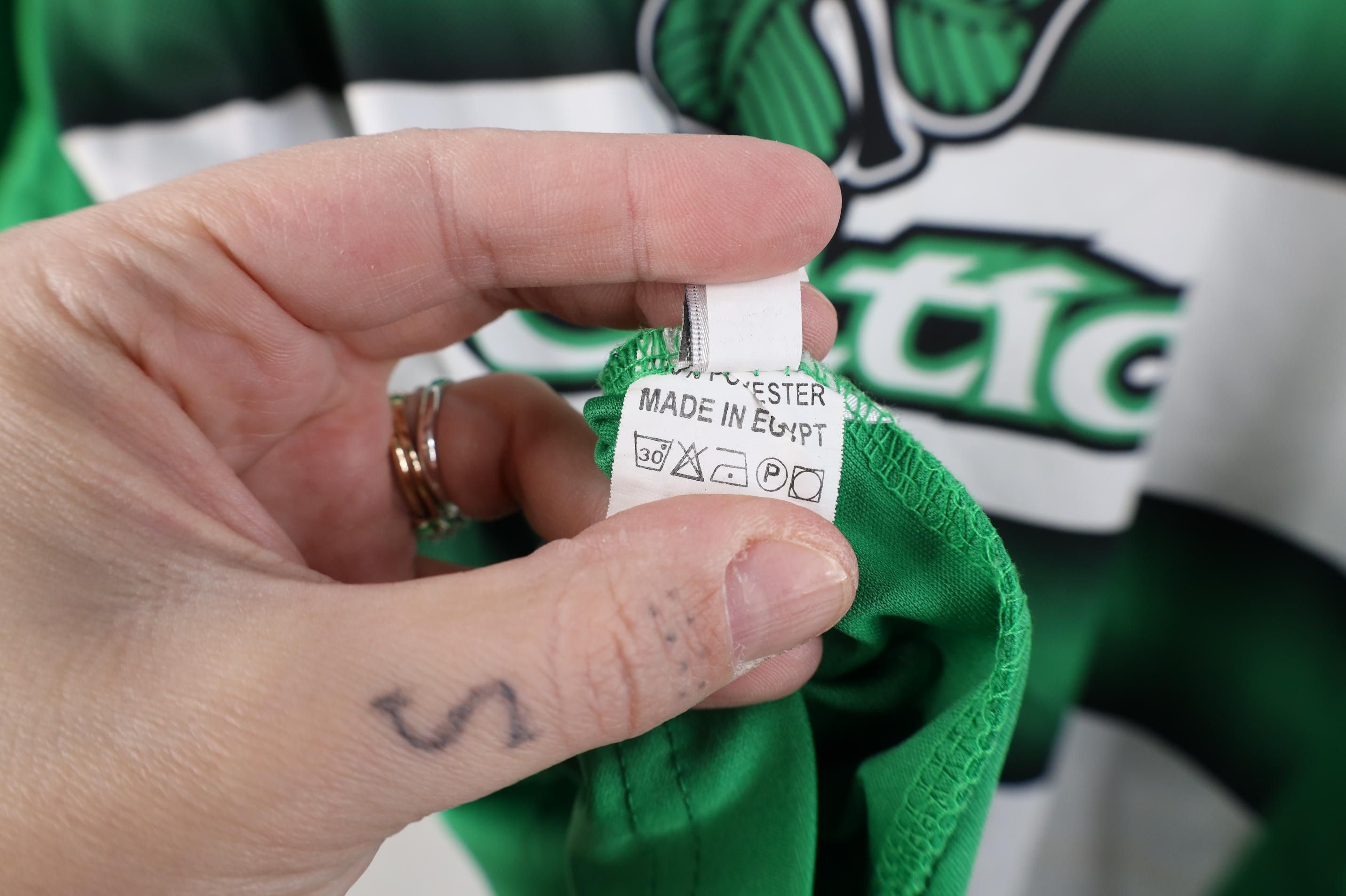 Vintage Vintage Celtic FC Football Soccer Jersey Striped Green Size US M / EU 48-50 / 2 - 13 Thumbnail