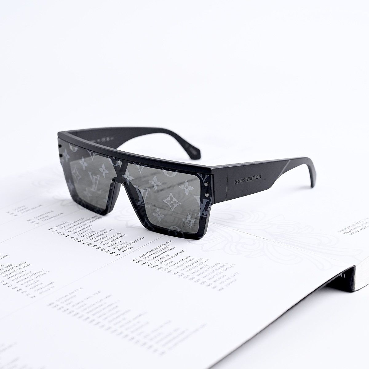 Louis Vuitton LUOIS VUITTON MONOGRAM BLACK SUNGLASSES Size ONE SIZE - 1 Thumbnail