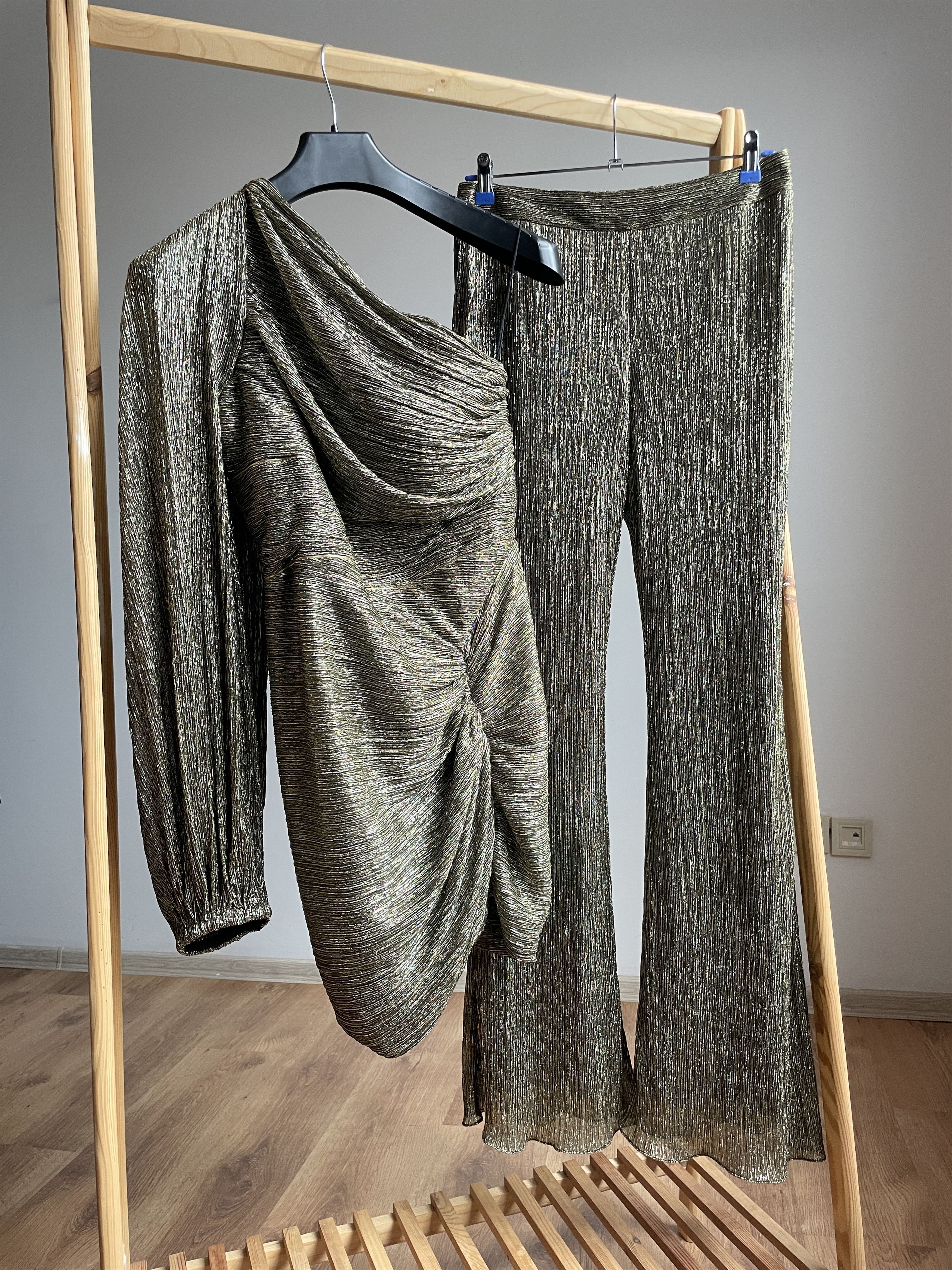 Peter Pilotto Peter Pilotto Metallic Pleated Two Piece Set Top & Pants Size M / US 6-8 / IT 42-44 - 1 Thumbnail