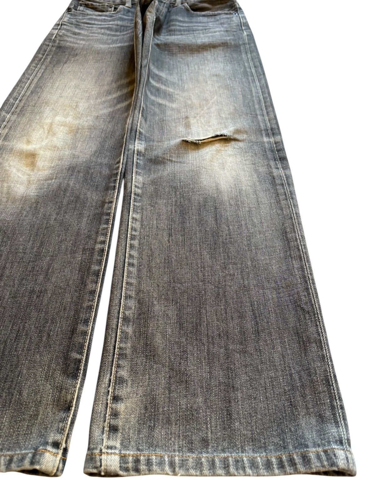 Uniqlo Vintage Uniqlo Rusty Mud Wash Distressed Loose Jeans Size US 29 - 7 Thumbnail