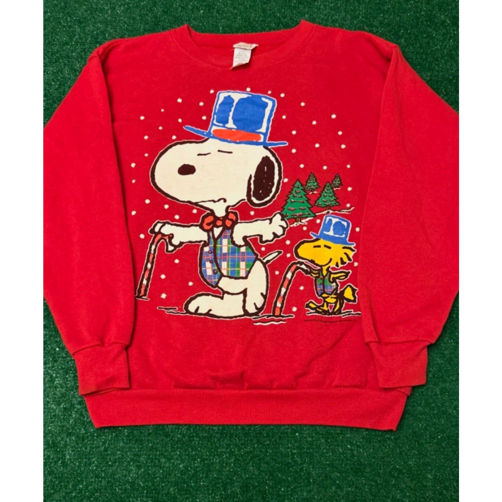 Peanuts VINTAGE Peanuts Snoopy Christmas Sweatshirt Crewneck Mens Large Red 80s 90s Cartoon VTG Pullover Size US L / EU 52-54 / 3 - 3 Thumbnail