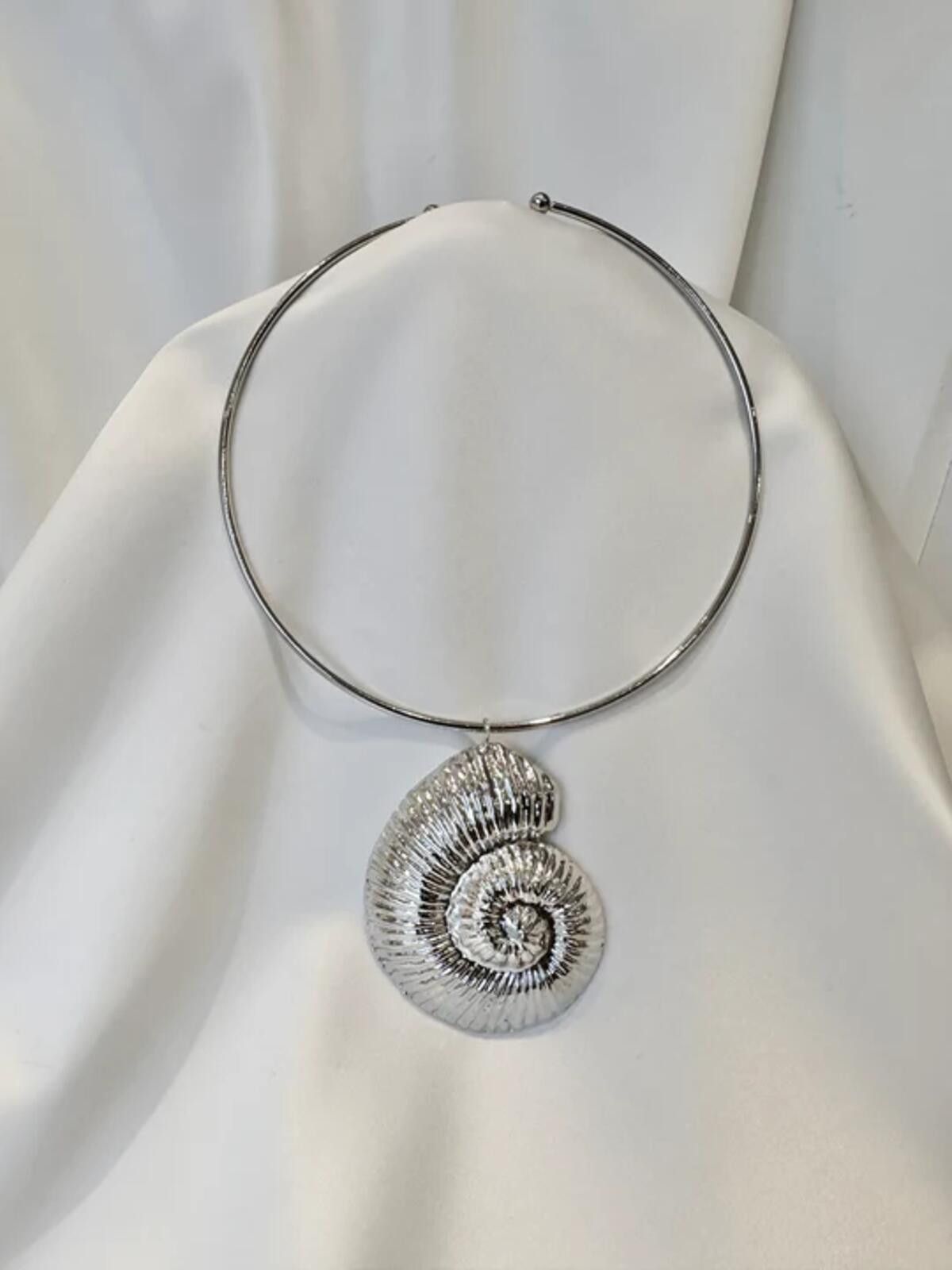 Other Silver plated seashell conch shell pendant choker necklace Size ONE SIZE - 1 Thumbnail