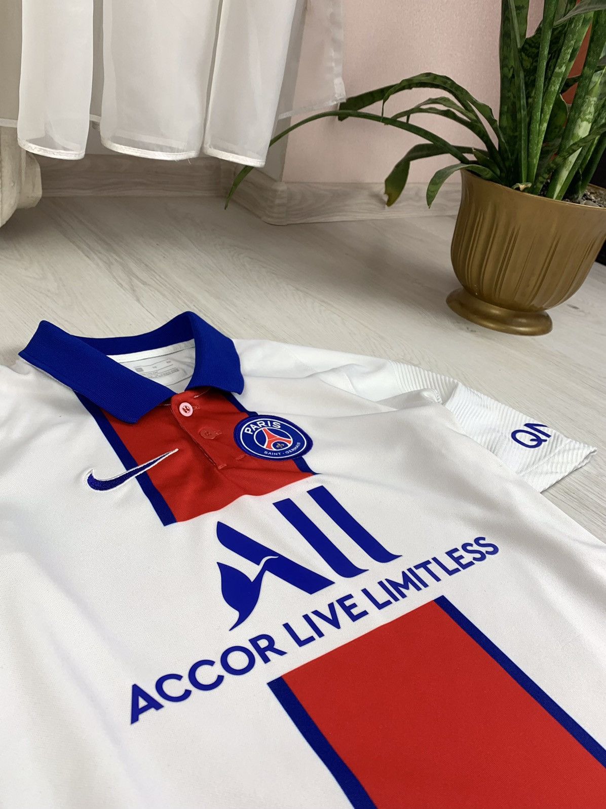 Vintage Nike PSG Paris-Saint Germain 2020/21 Away Shirt 13-15 Years Size US XS / EU 42 / 0 - 3 Thumbnail