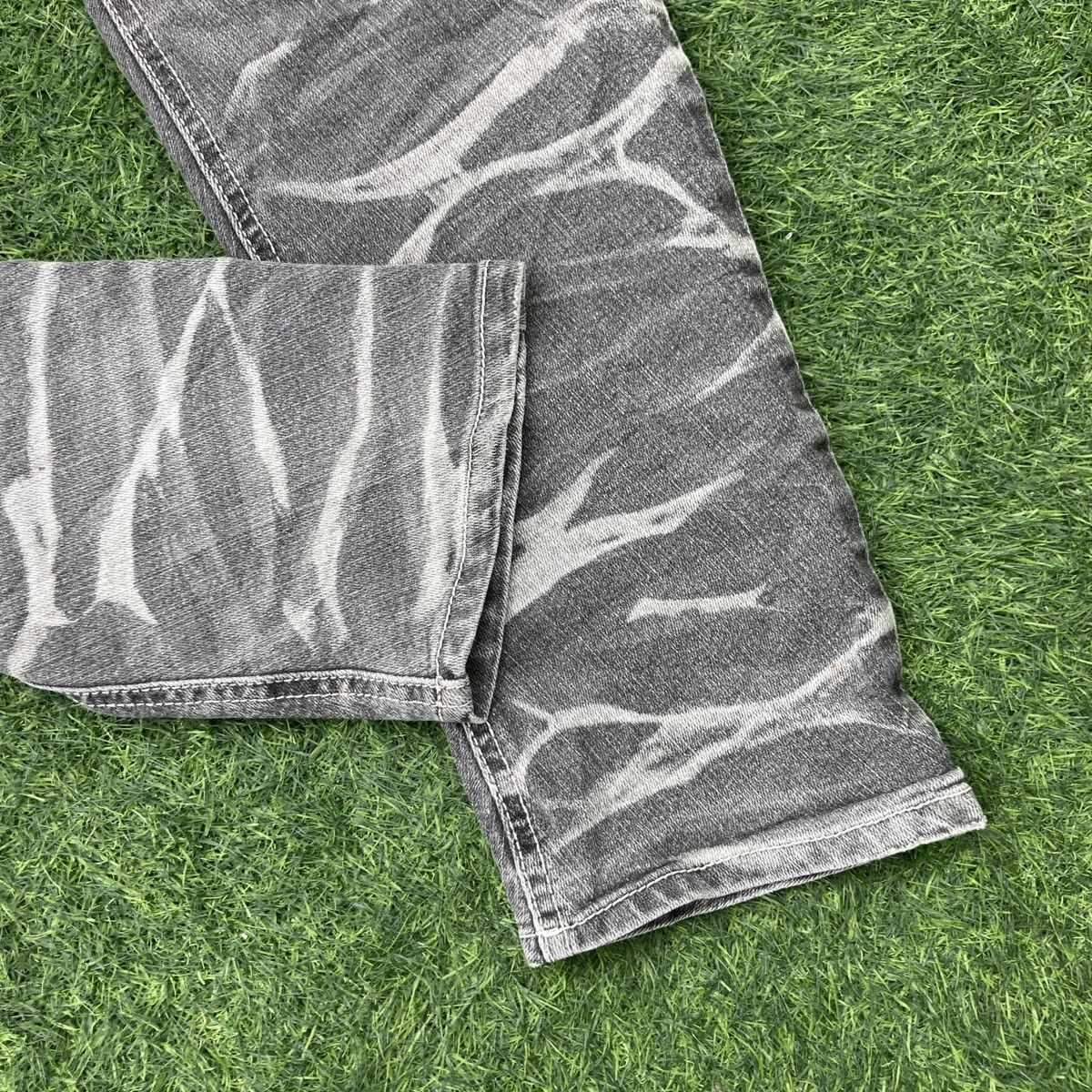 semanticdesign SEMANTIC DESIGN FLARED DISTRESSED JEANS Size US 32 / EU 48 - 6 Thumbnail
