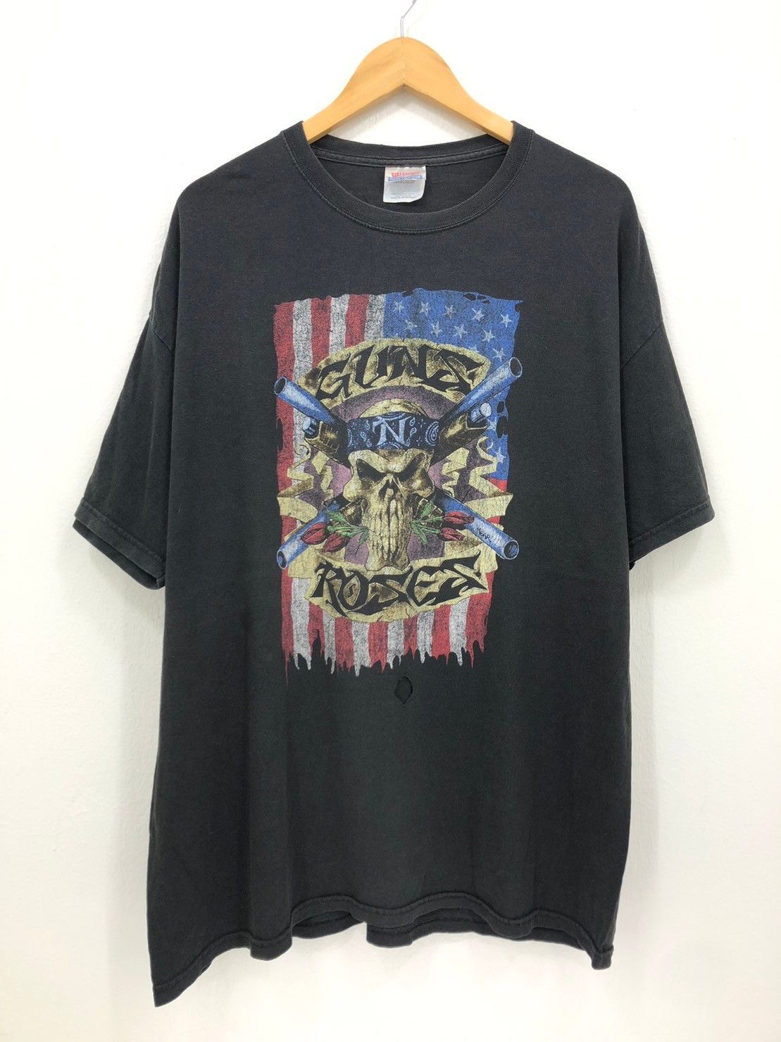Vintage Vintage Gun N Roses shirt BN Size US XL / EU 56 / 4 - 2 Thumbnail