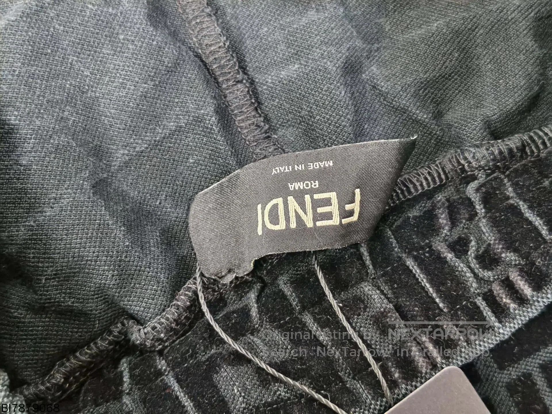 Fendi fendi logo shorts in black color. Size US 38 / EU 54 - 7 Thumbnail