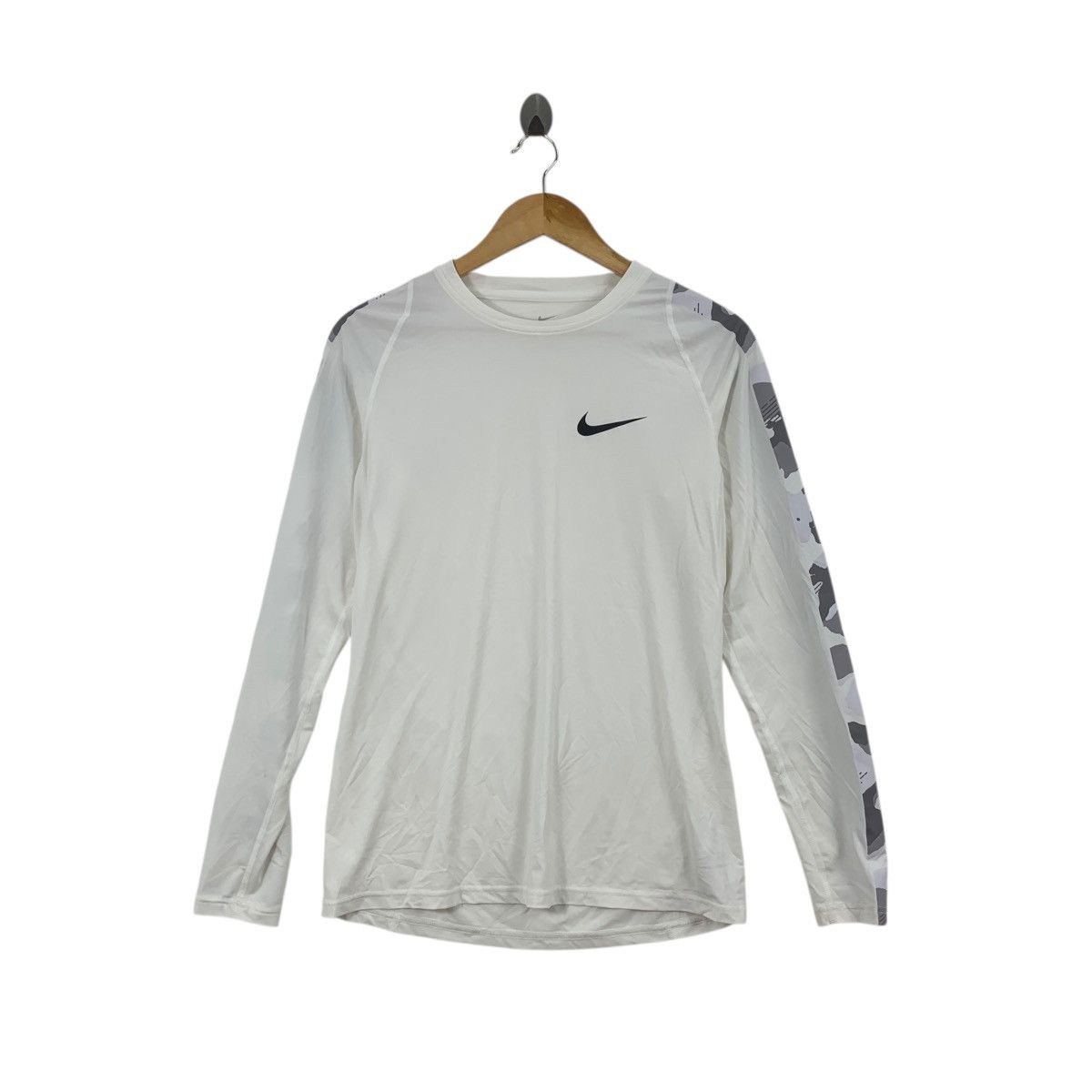 Nike NIKE DRI FIT Sportswear Camouflage Sleeve Tee Shirt Top Size L / US 10 / IT 46 - 1 Thumbnail