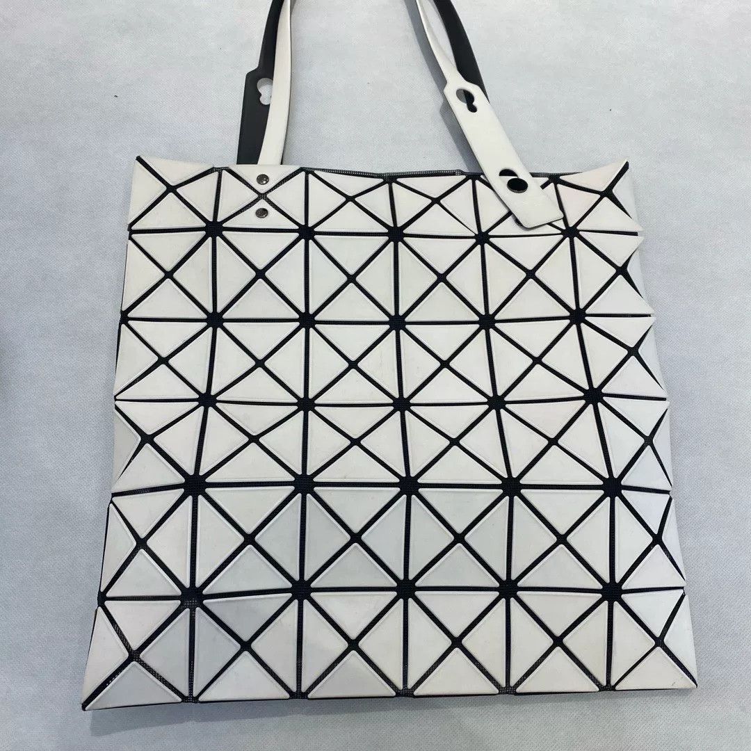 Issey Miyake Pre-loved Bag Very good condition Size ONE SIZE - 1 Thumbnail