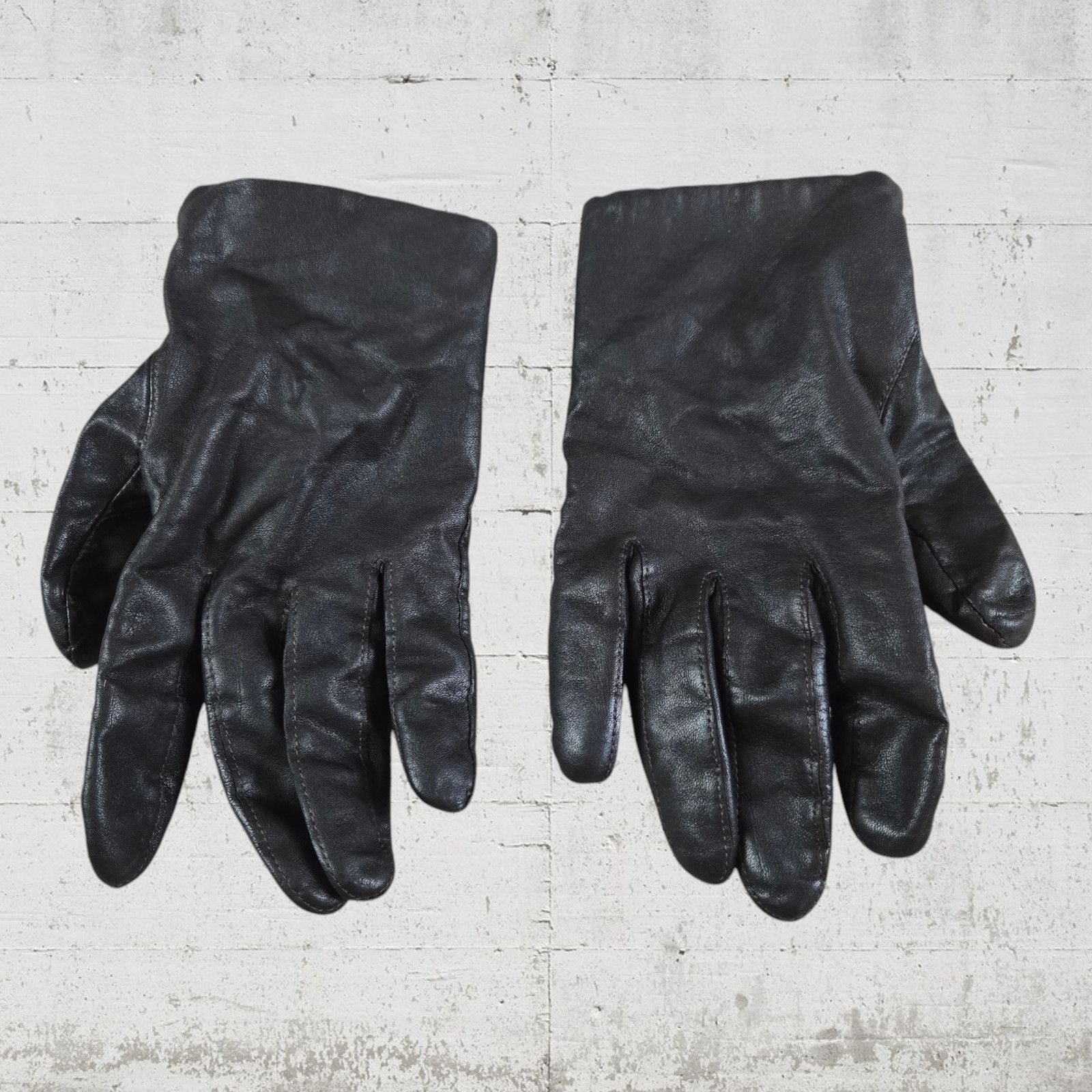 Vintage Vintage Black Leather Wool Lined Driving Gloves Size Small Size ONE SIZE - 5 Thumbnail