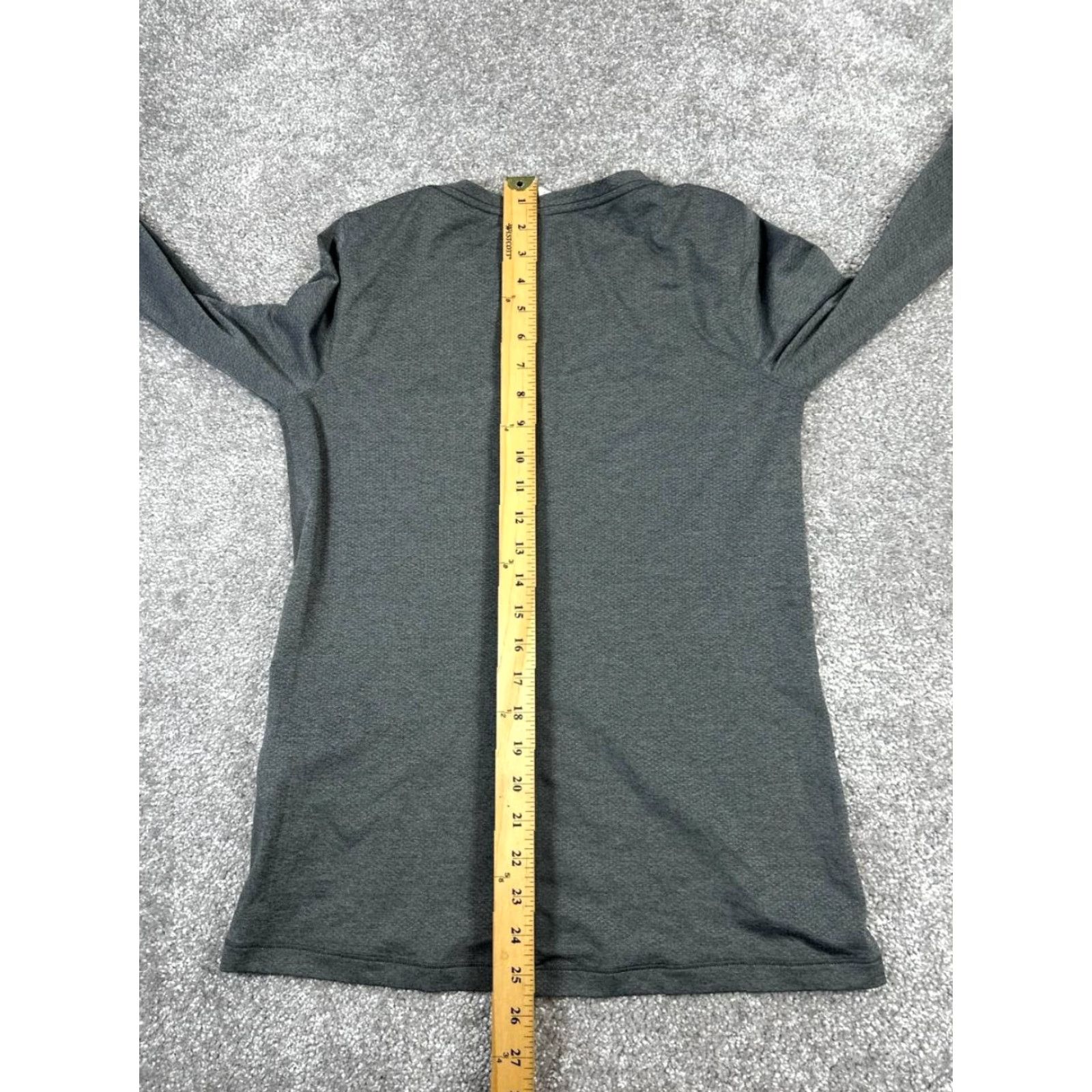 Under Armour Under Armour Shirt Womens Small Gray Heatgear Pullover Running Size S / US 4 / IT 40 - 7 Thumbnail