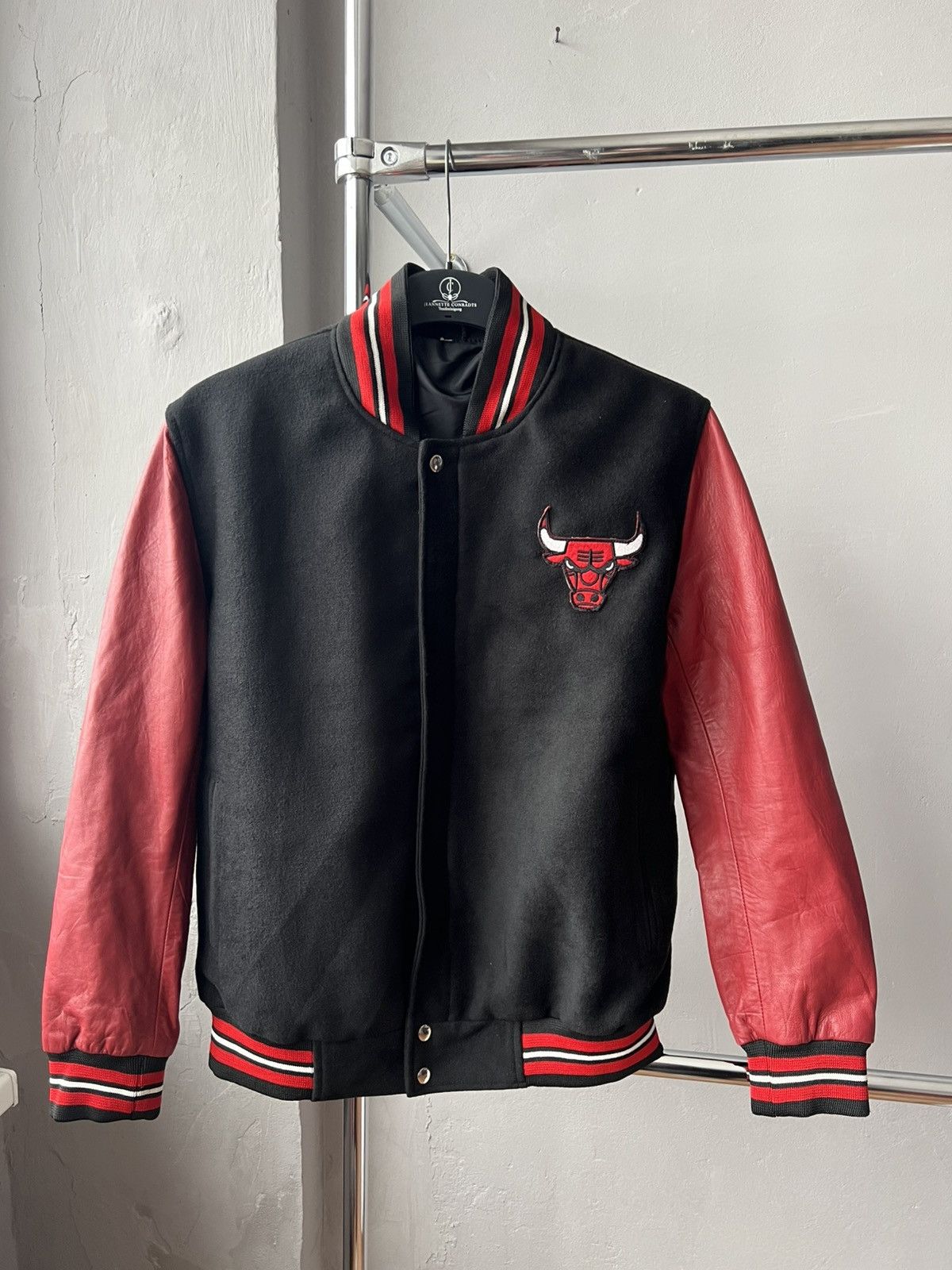 NBA 90’S CHICAGO BULLS VINTAGE MENS ZIP WOOL/LEATHER BOMBER SZ M Size US M / EU 48-50 / 2 - 4 Thumbnail