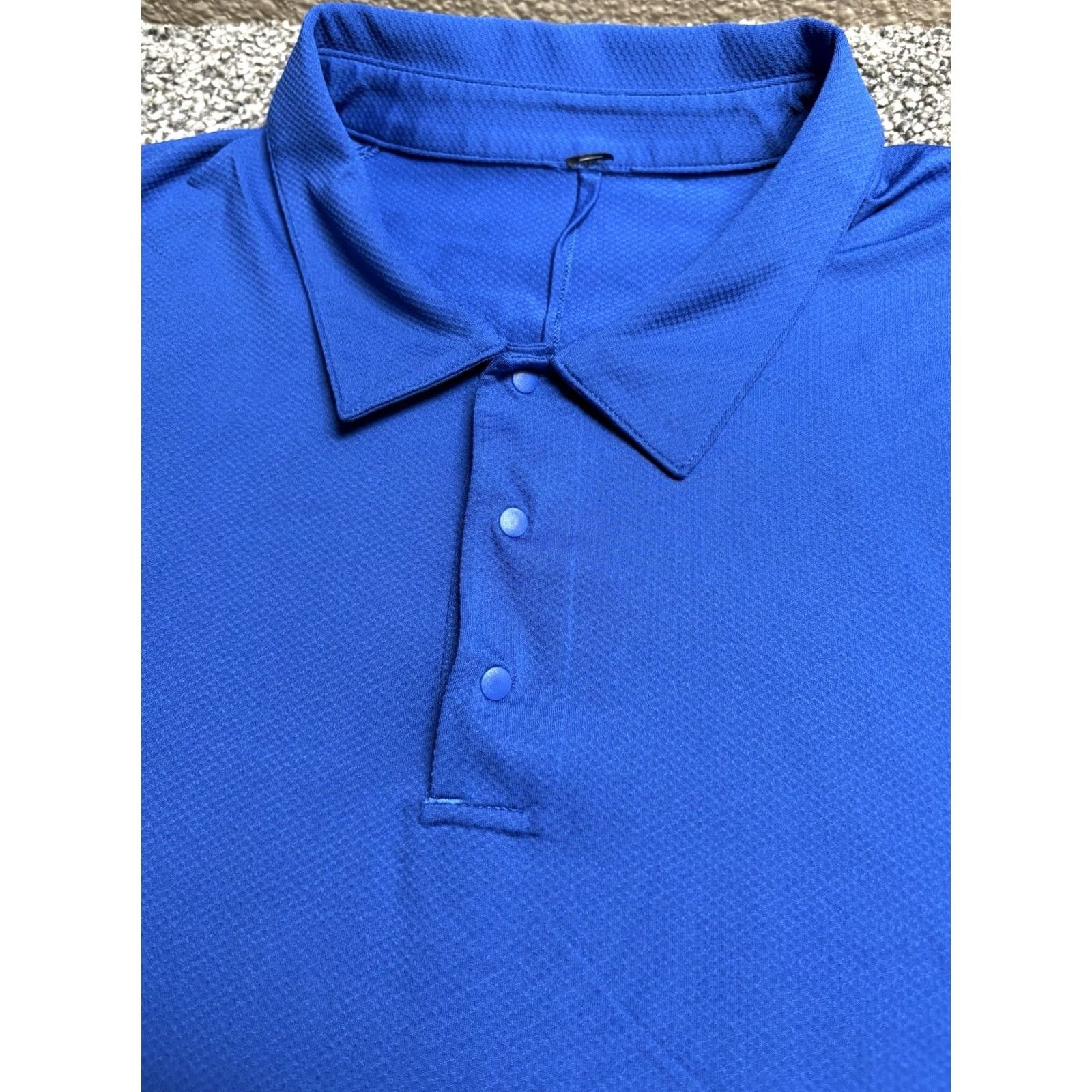 Lululemon Lululemon Polo Shirt Mens Large Blue Short Sleeve Snap Performance Textured Shirt Size US L / EU 52-54 / 3 - 3 Thumbnail