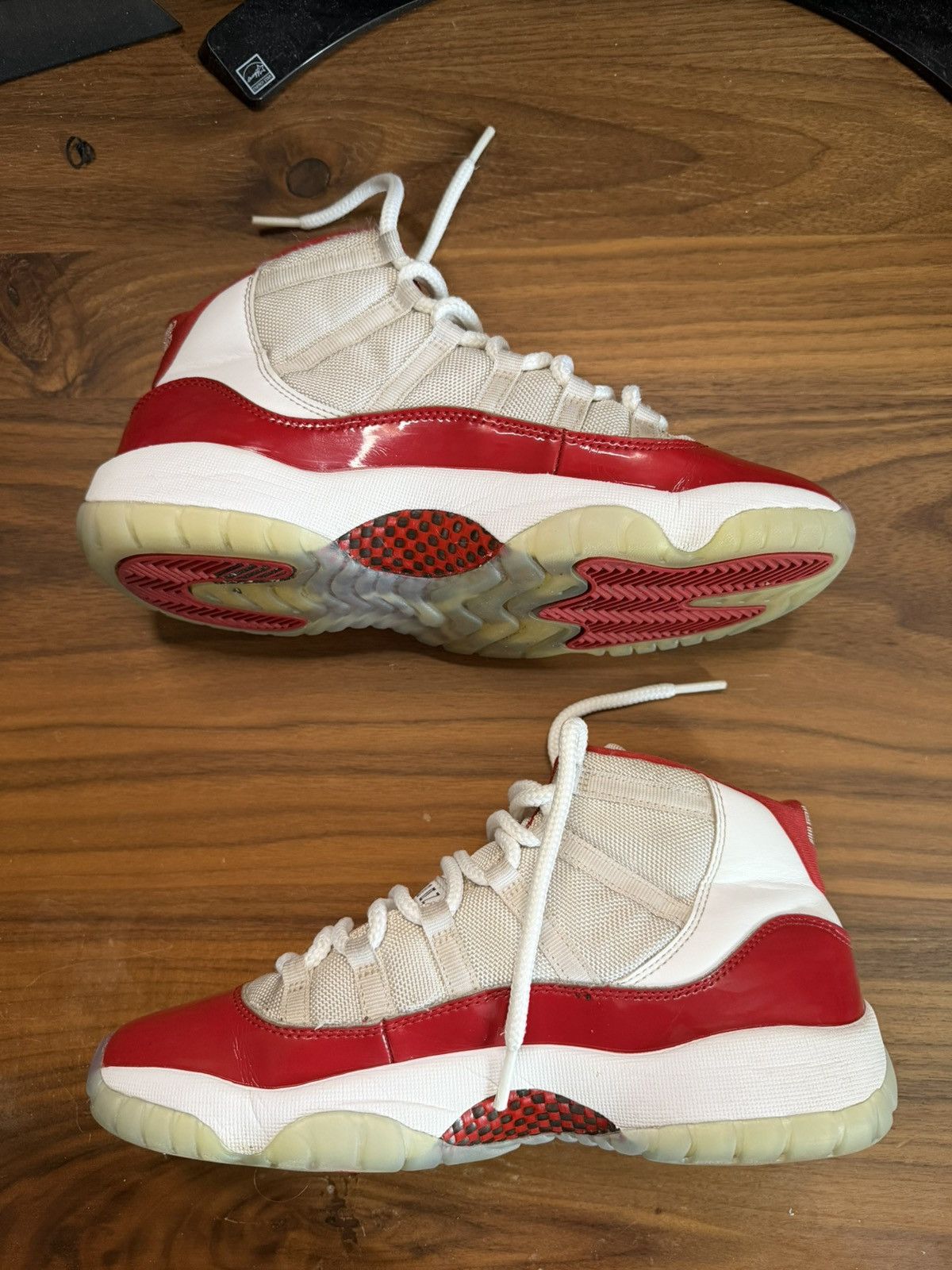 Jordan Brand Jordan 11 Cherry Size US 7 / EU 40 - 4 Thumbnail