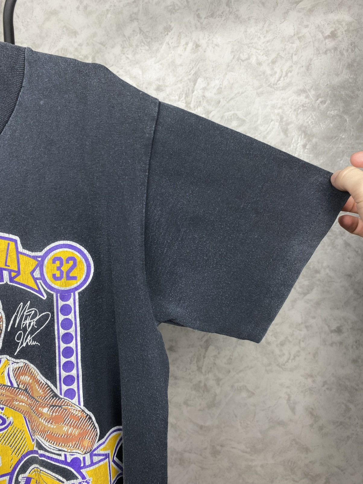 NBA Vintage 1989 LA Lakers Magic Johnson Nutmeg T-Shirt Size US M / EU 48-50 / 2 - 7 Thumbnail