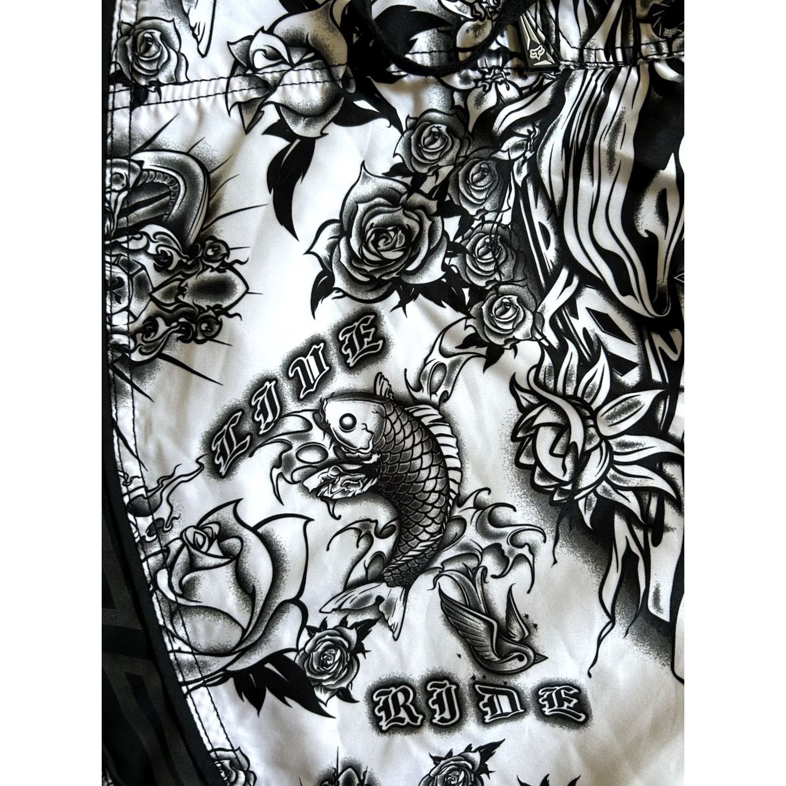 Vintage Fox Racing Y2K Style AOP Swim Trunks Mens 40 Black Polyester Drawstring Pockets Summer Surf Skate Size US 40 / EU 56 - 4 Thumbnail