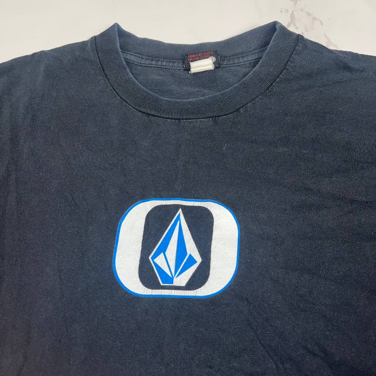 Vintage vintage volcom t-shirt size L black 90s crazy vintgae Size US L / EU 52-54 / 3 - 6 Thumbnail